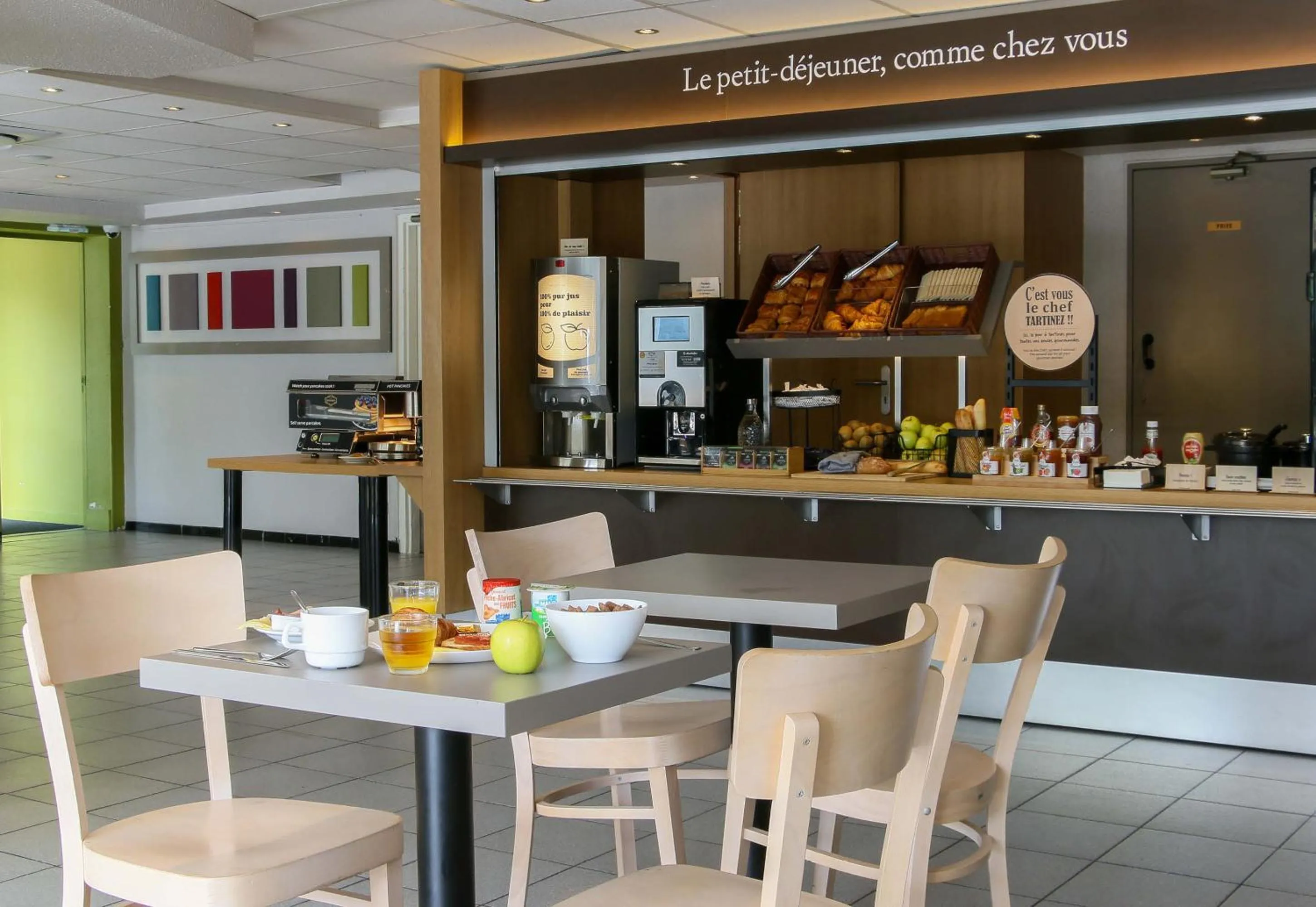 Buffet breakfast in B&B HOTEL Aubagne Gémenos