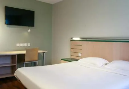 Bedroom, Bed in B&B HOTEL Aubagne Gémenos