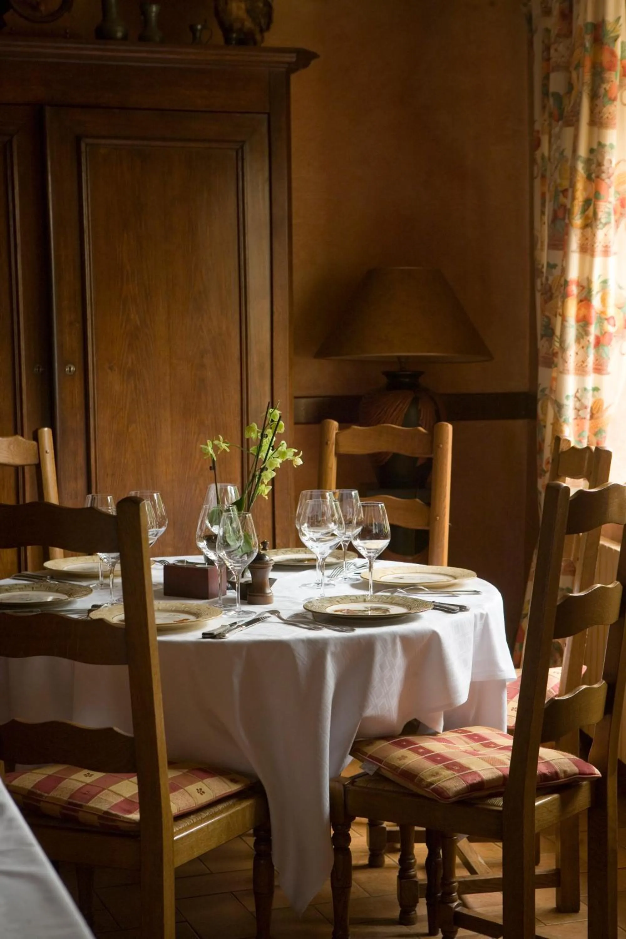 Restaurant/places to eat in Demeures & Châteaux Domaine de la Grange de Condé