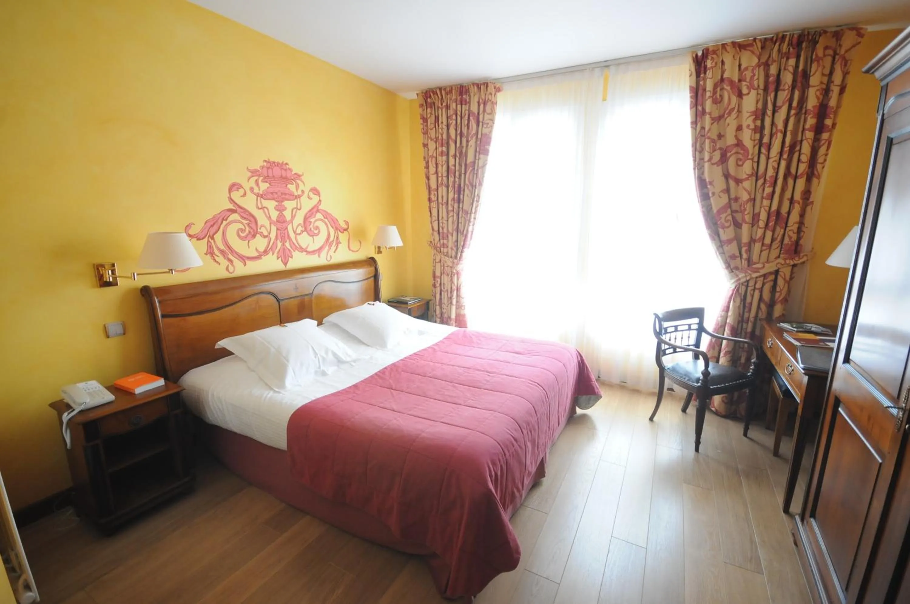 Day, Bed in Demeures & Châteaux Domaine de la Grange de Condé