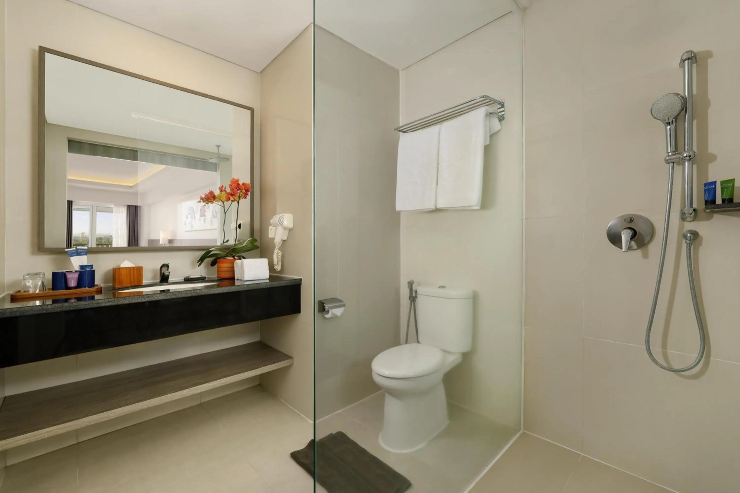 Toilet in Aston Canggu Beach Resort