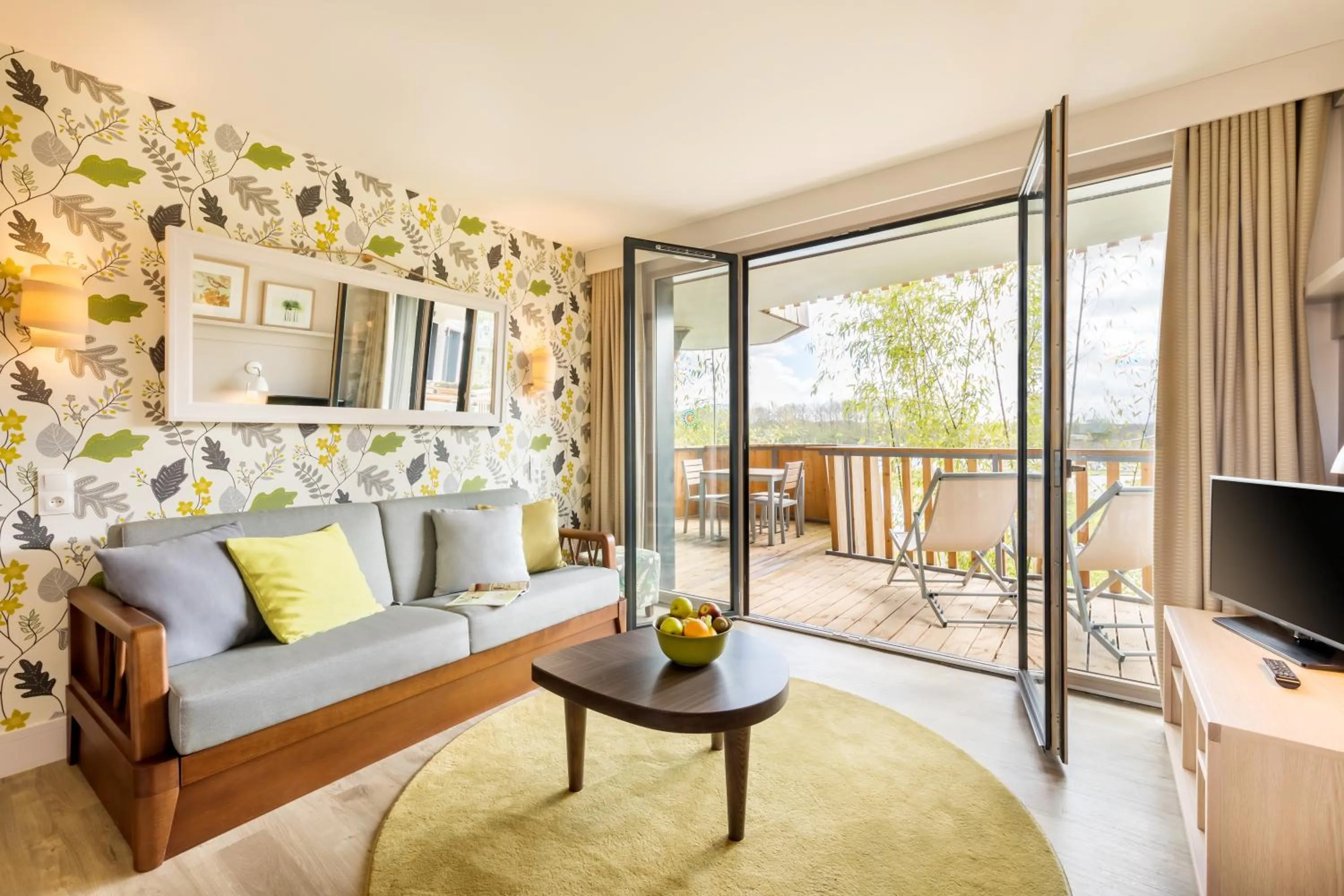 Communal lounge/ TV room in Center Parcs Villages Nature Paris