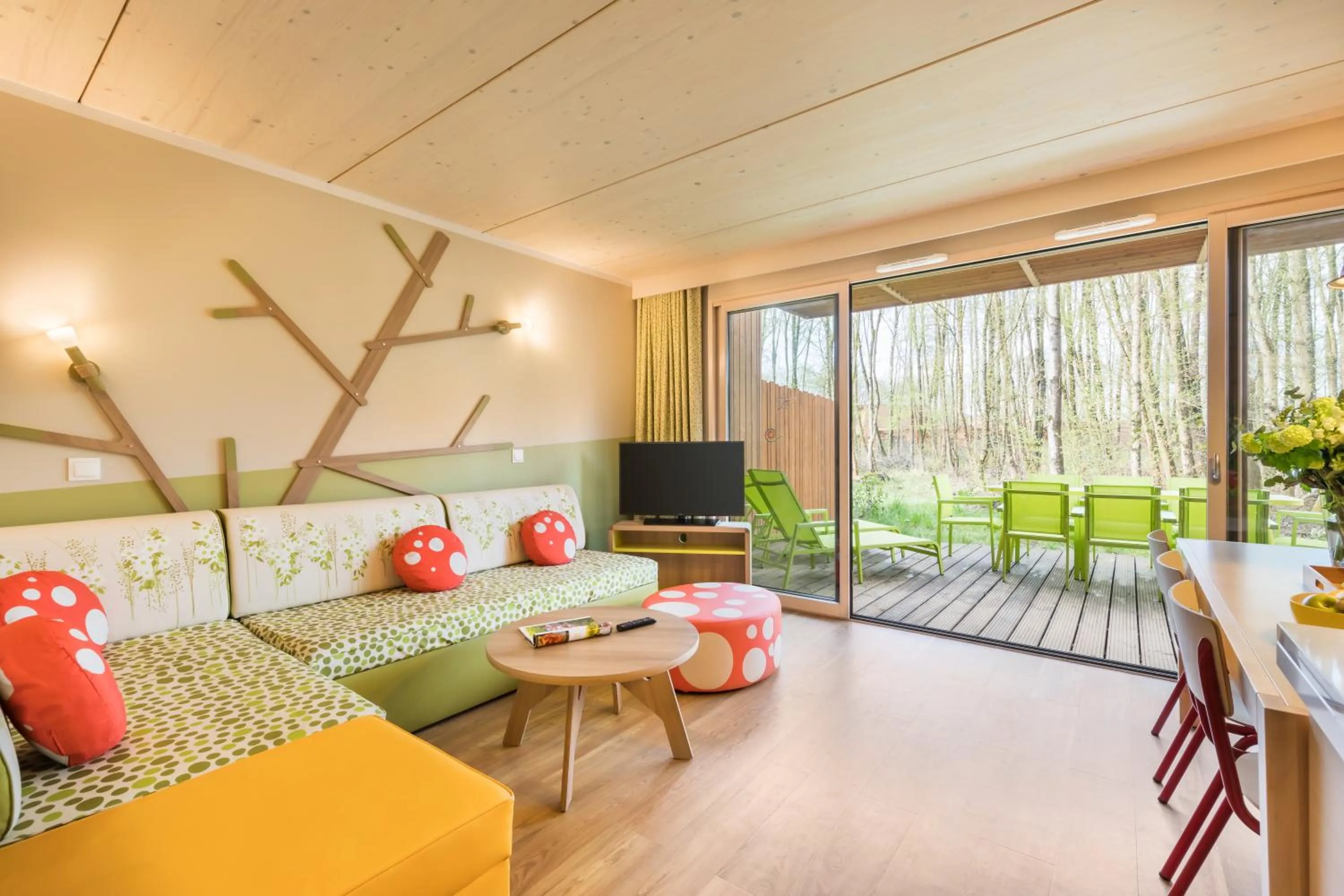 Communal lounge/ TV room in Center Parcs Villages Nature Paris