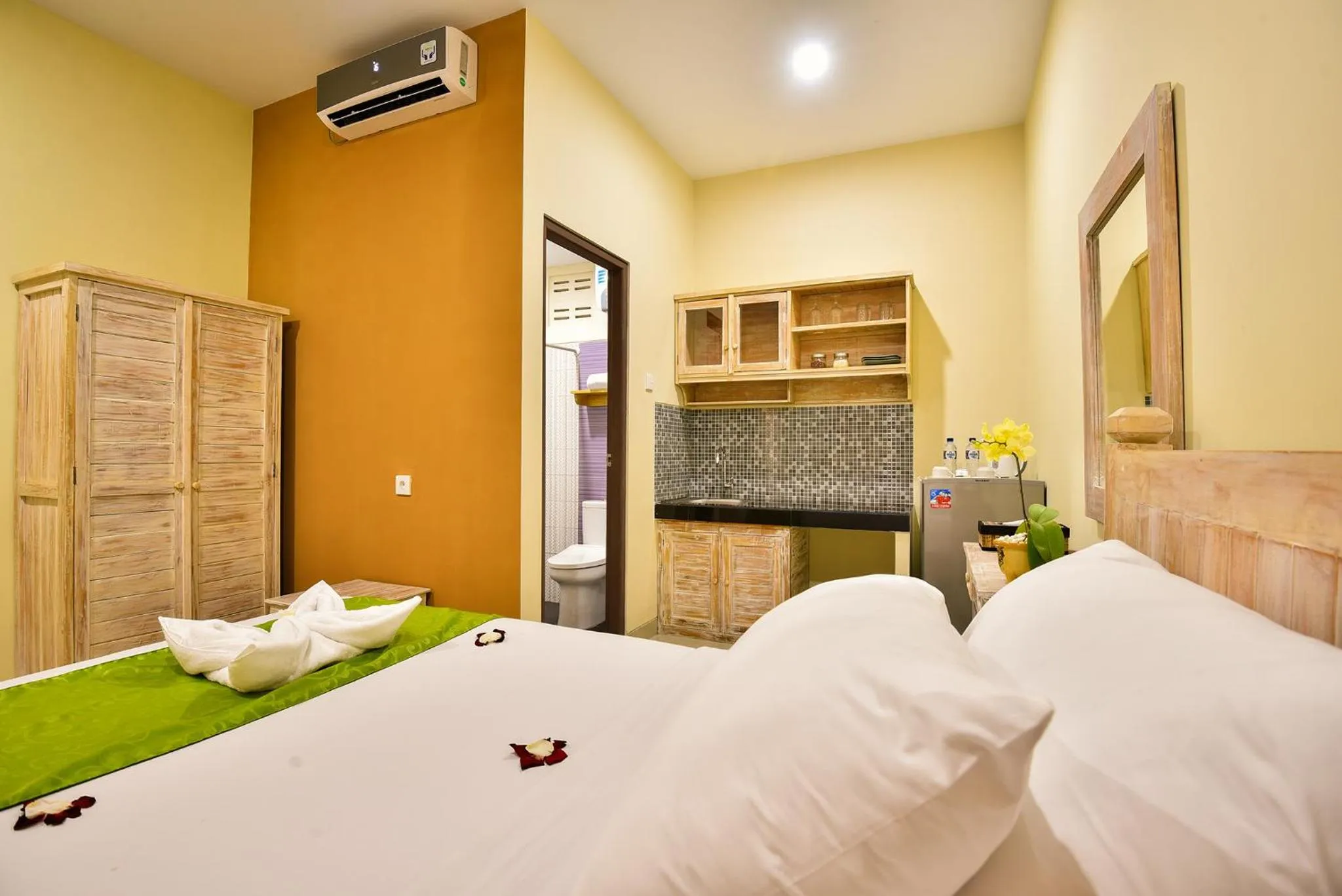 Bed in The Rani Garden Bed & Breakfast