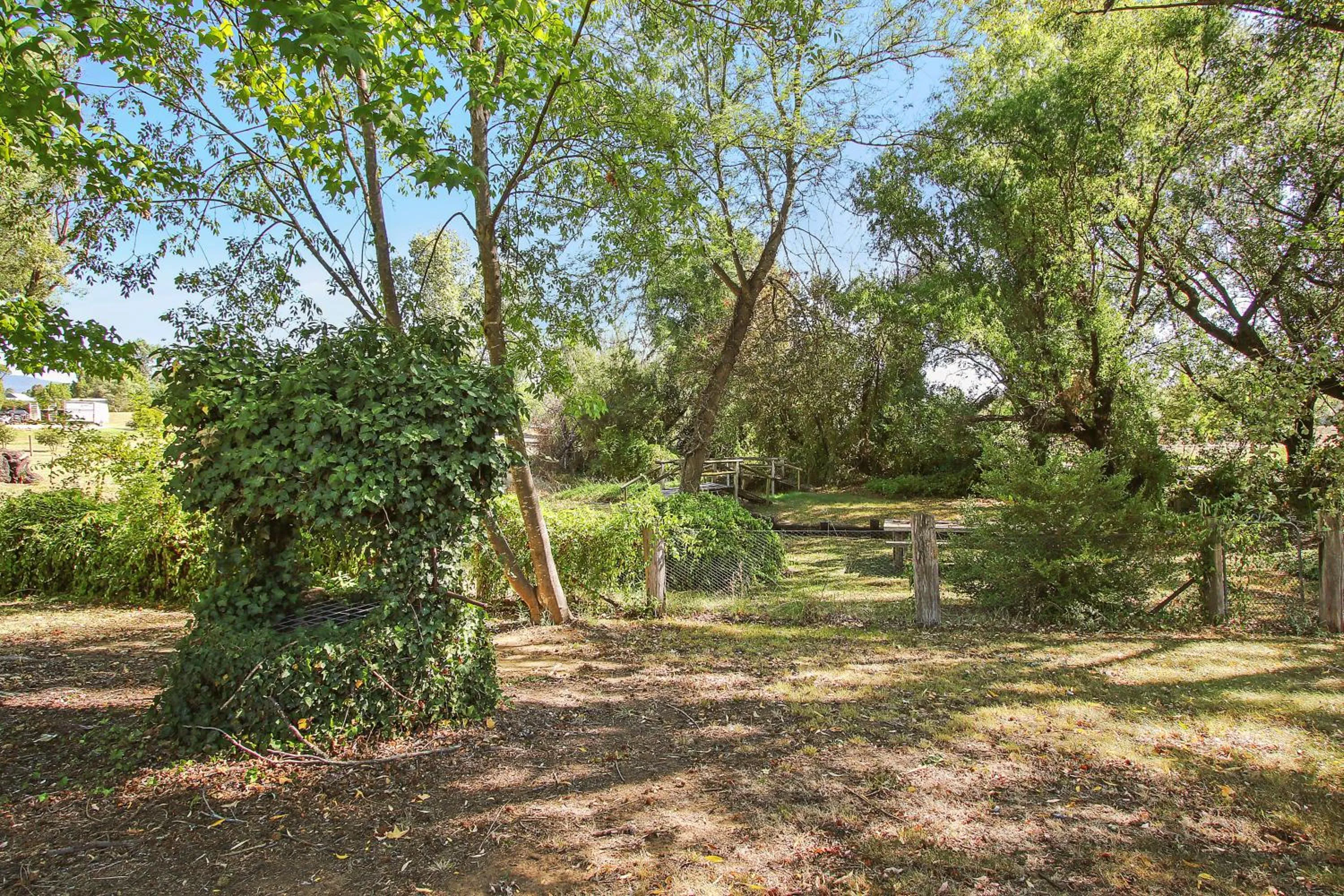 Garden view in Colonial Inn Guest Rooms
