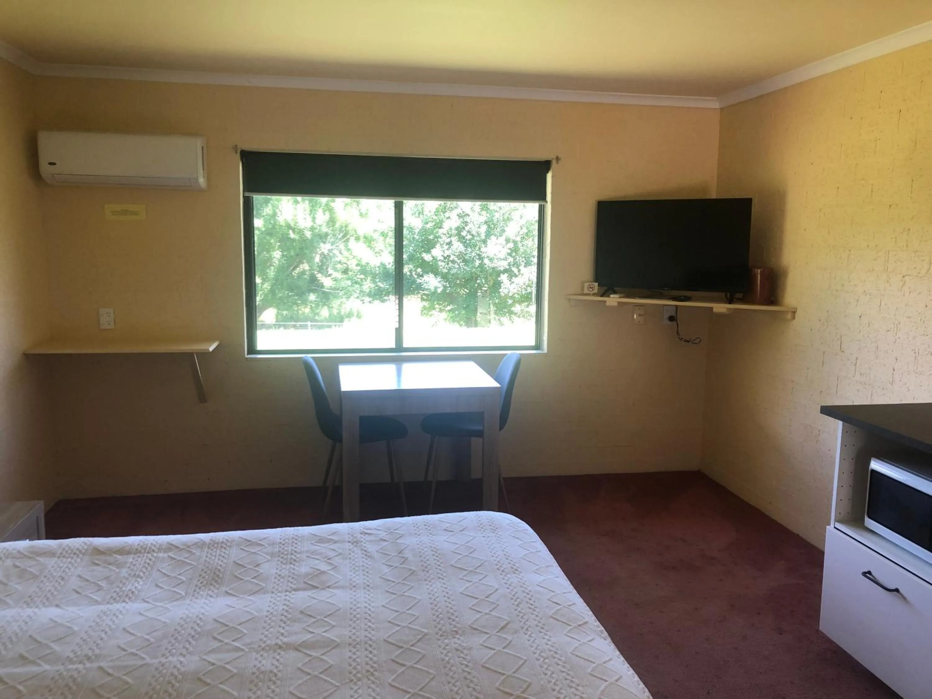 Bed in Colonial Inn Guest Rooms