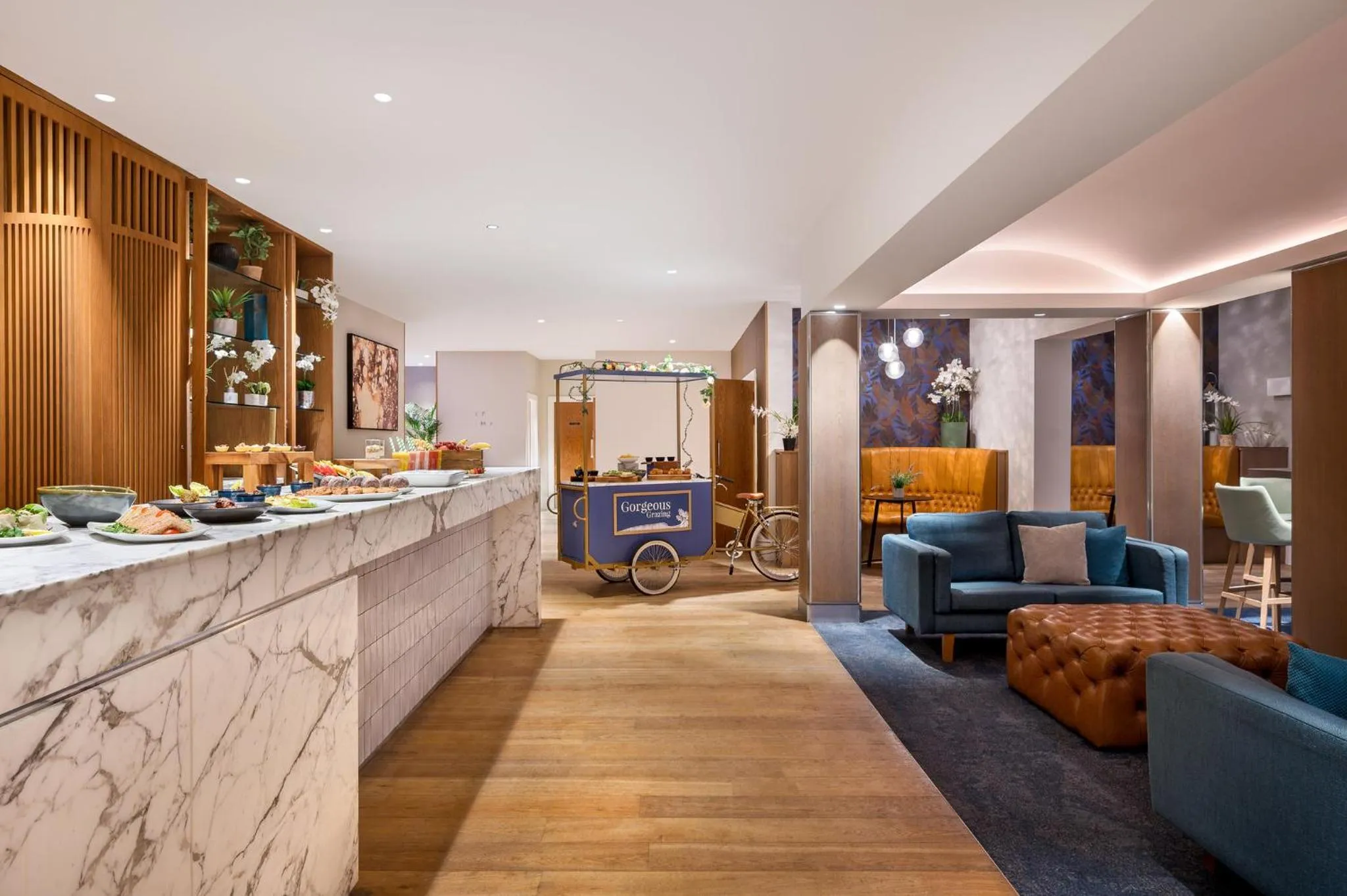 Lounge or bar in Crowne Plaza Gerrards Cross by IHG