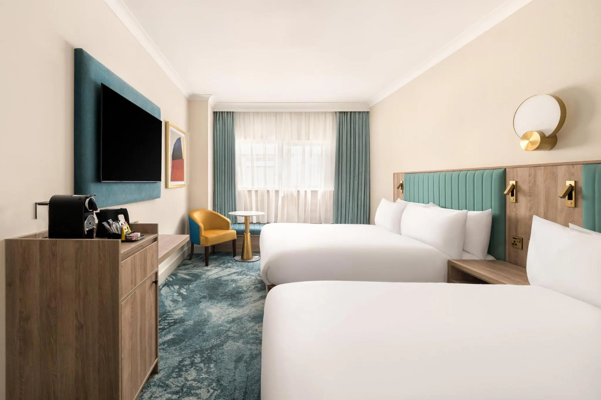 Photo of the whole room, Bed in Crowne Plaza Gerrards Cross by IHG