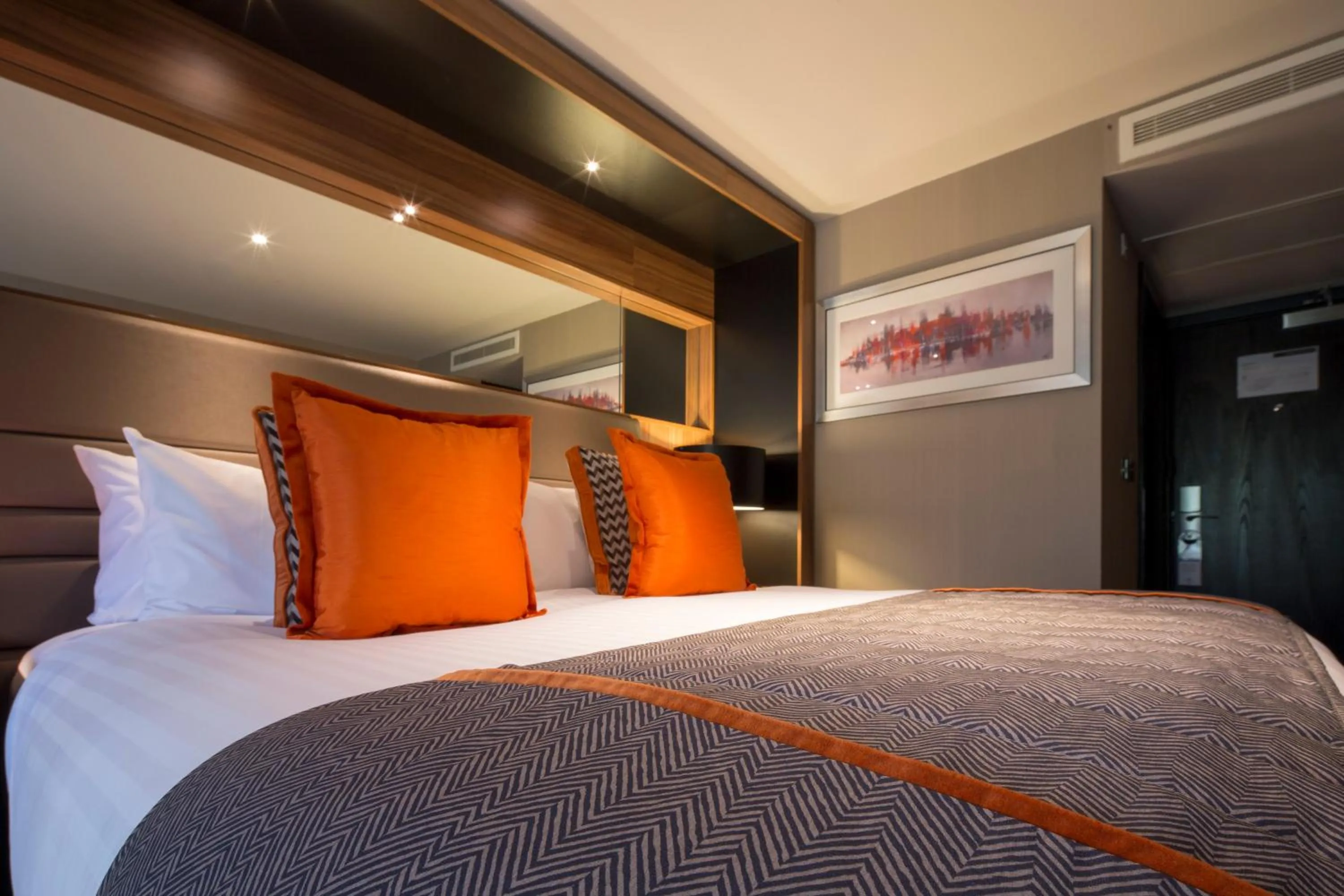 Photo of the whole room, Bed in Crowne Plaza Gerrards Cross by IHG