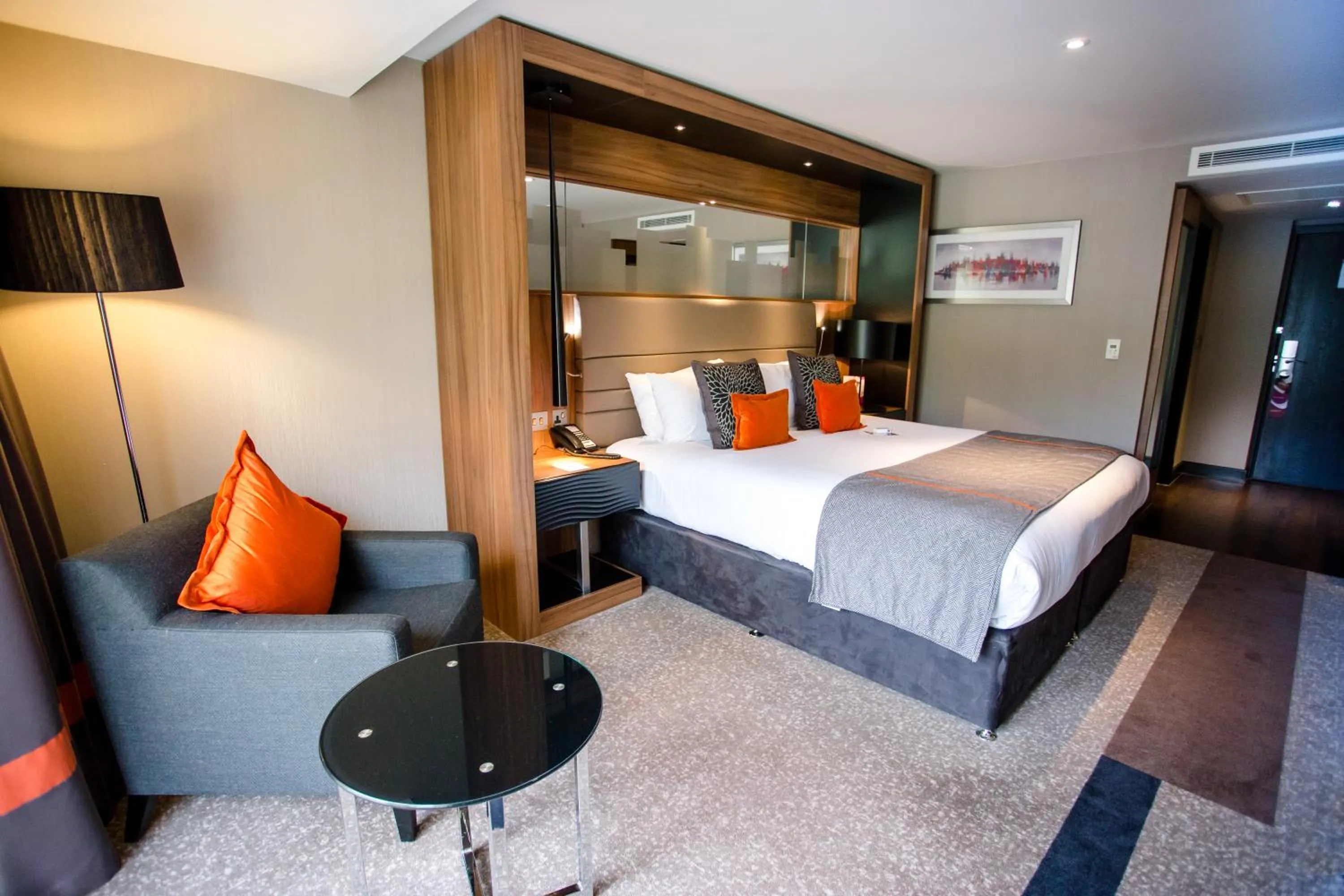 Photo of the whole room, Bed in Crowne Plaza Gerrards Cross by IHG