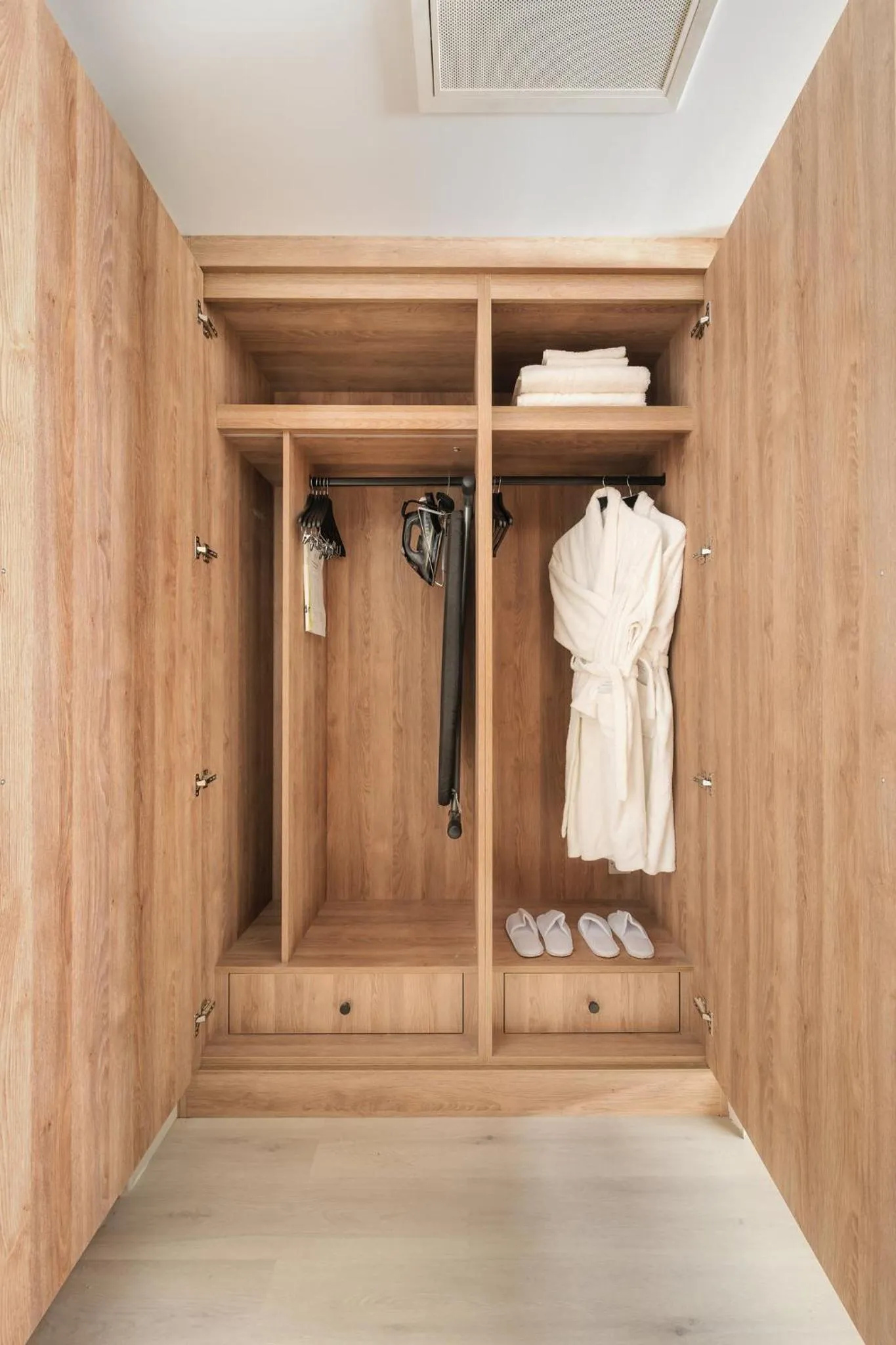 Photo of the whole room in Crowne Plaza Gerrards Cross by IHG