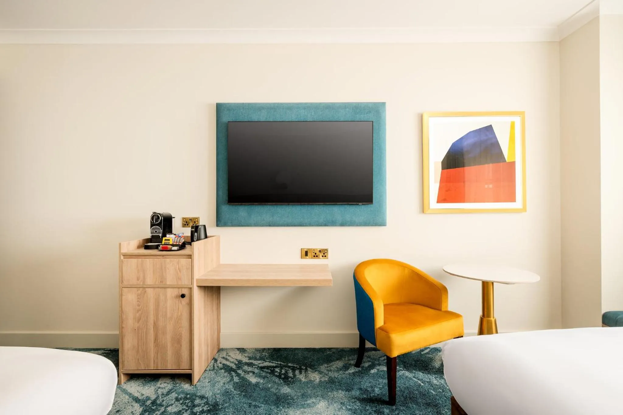 Photo of the whole room, Bed in Crowne Plaza Gerrards Cross by IHG