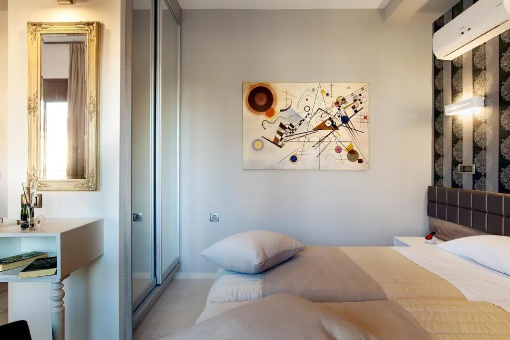 Photo of the whole room, Bed in Kallitsakis Beach