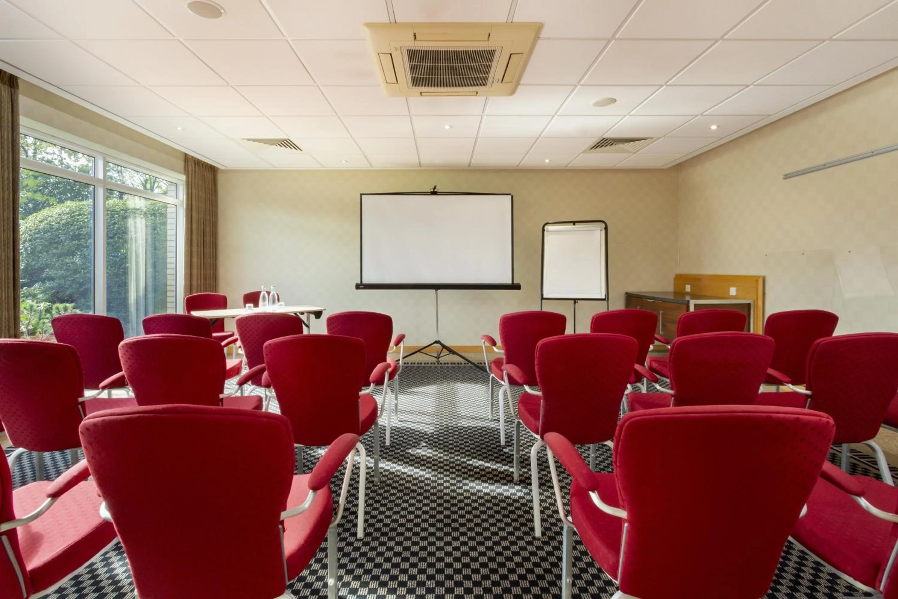 Meeting/conference room in Holiday Inn Express Southampton - M27, J7 by IHG