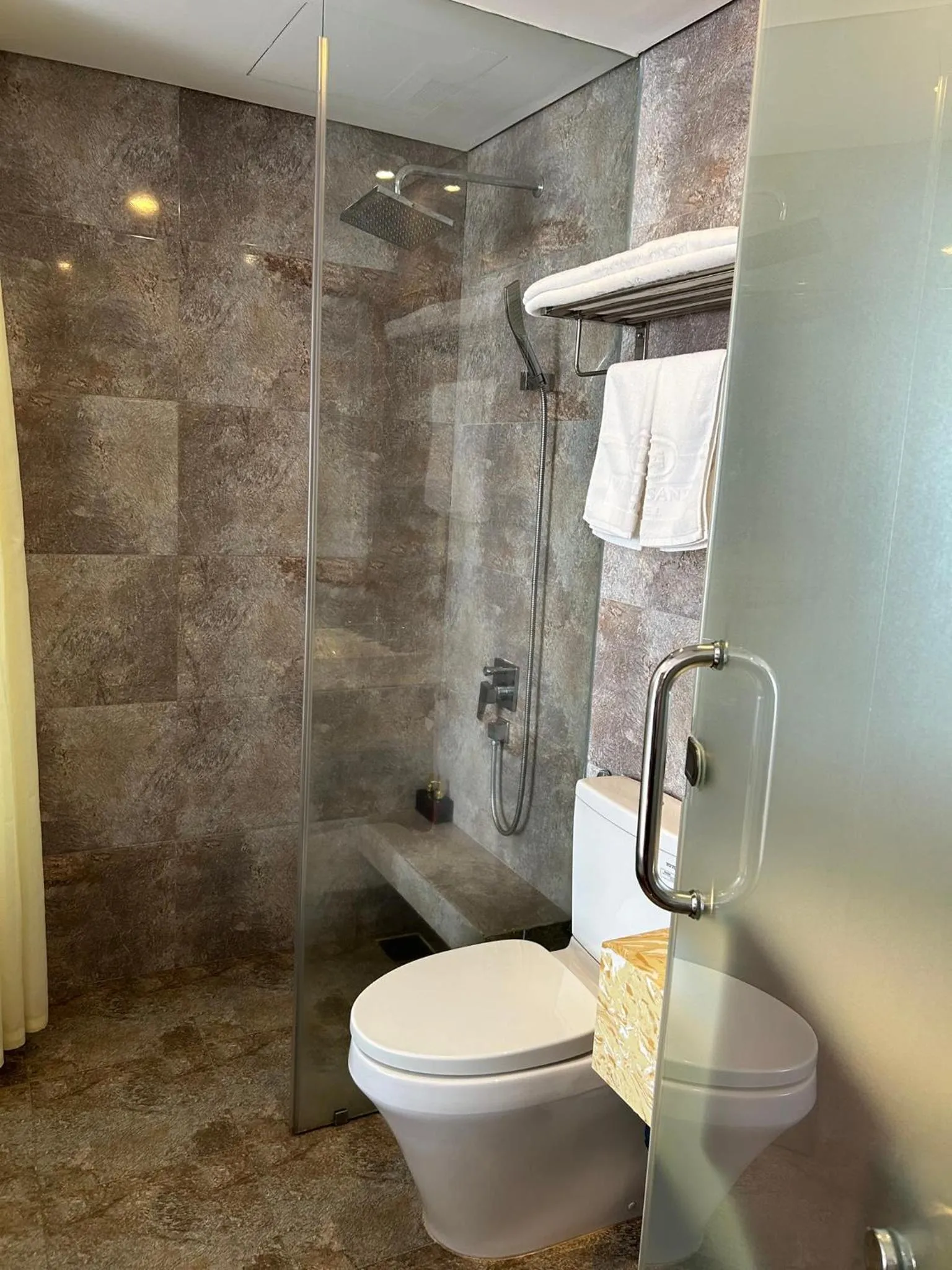 Shower in Grand Sunrise 3 Hotel & Spa Da Nang