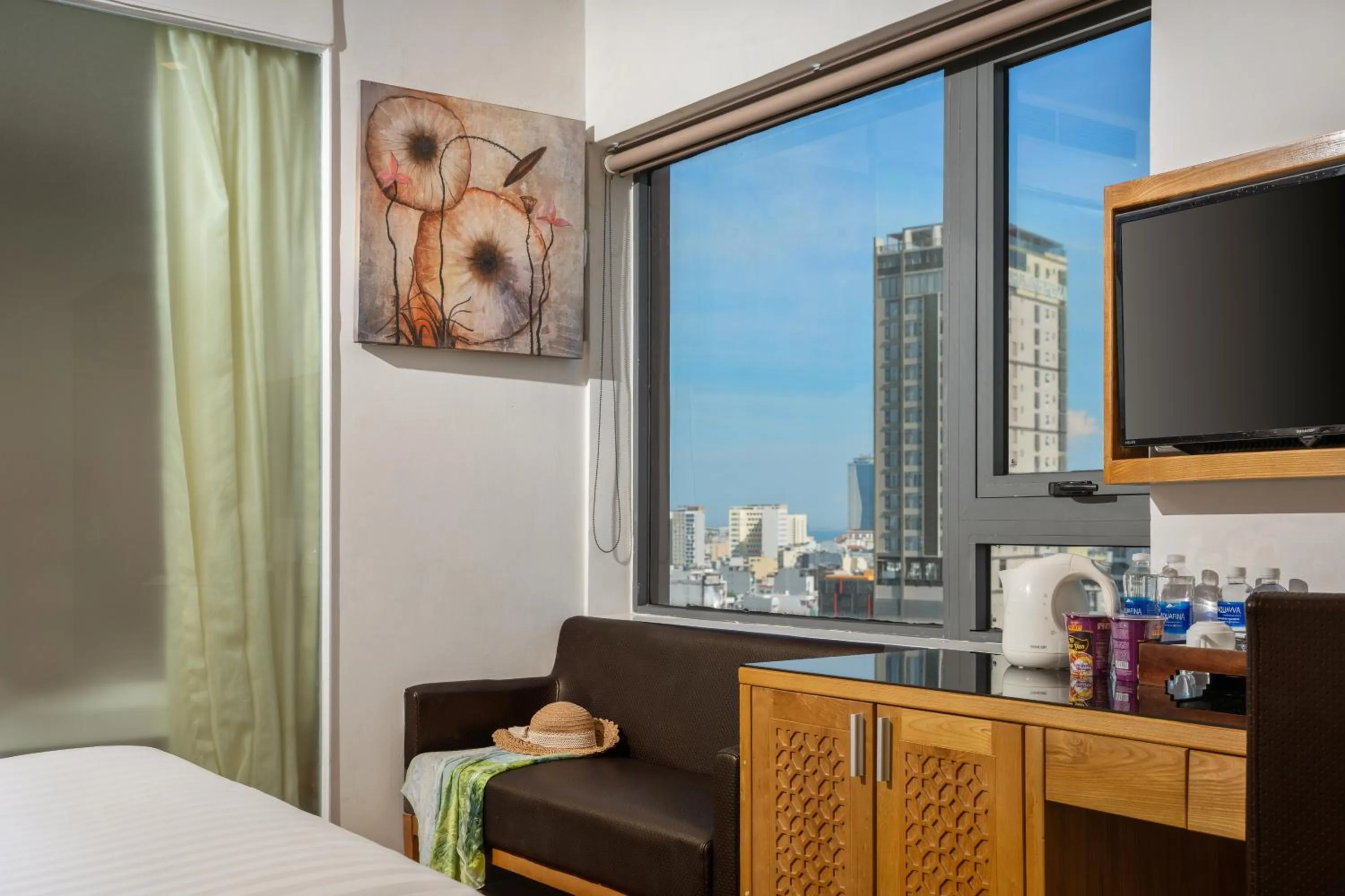 Coffee/tea facilities, Bed in Grand Sunrise 3 Hotel & Spa Da Nang