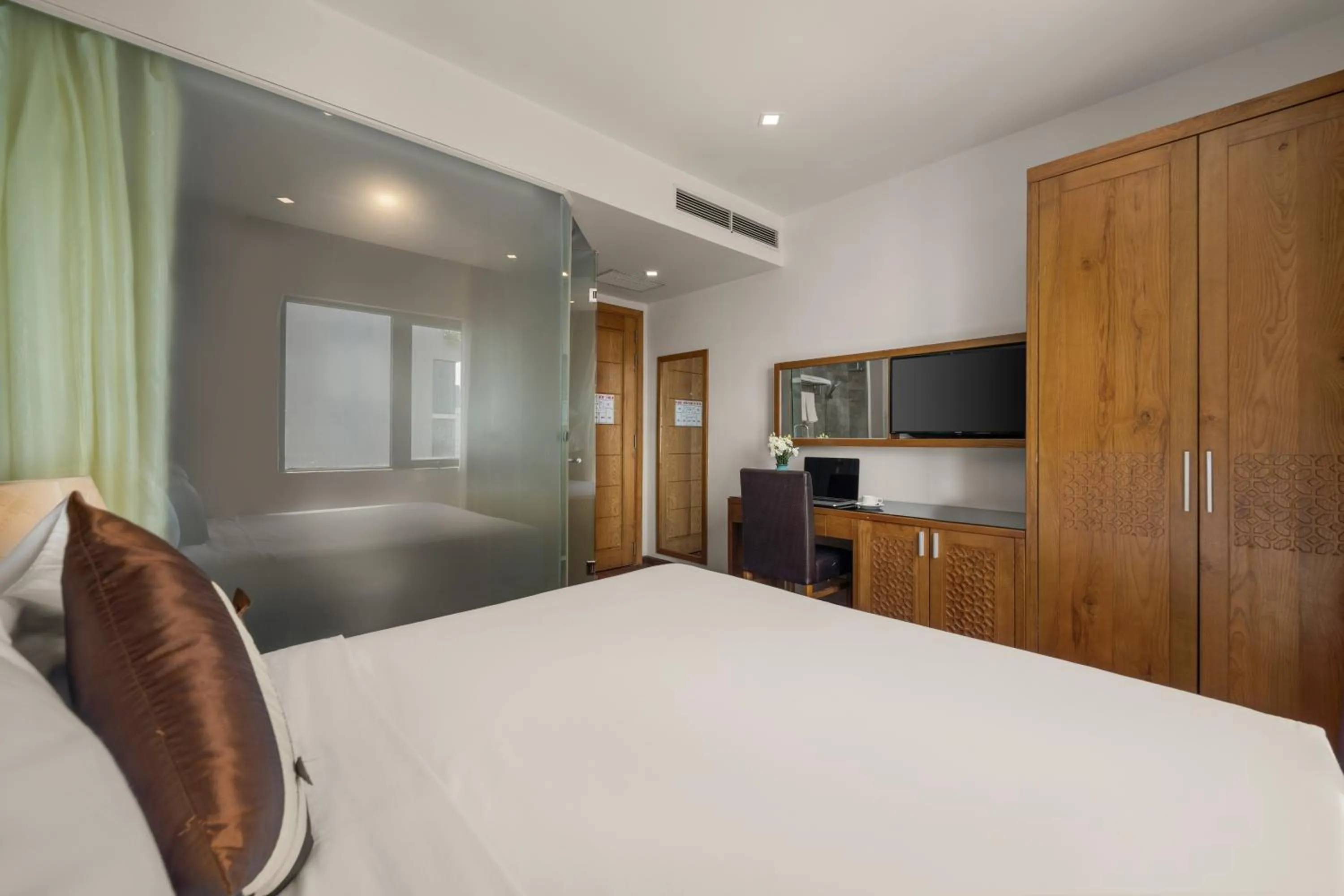Shower, Bed in Grand Sunrise 3 Hotel & Spa Da Nang