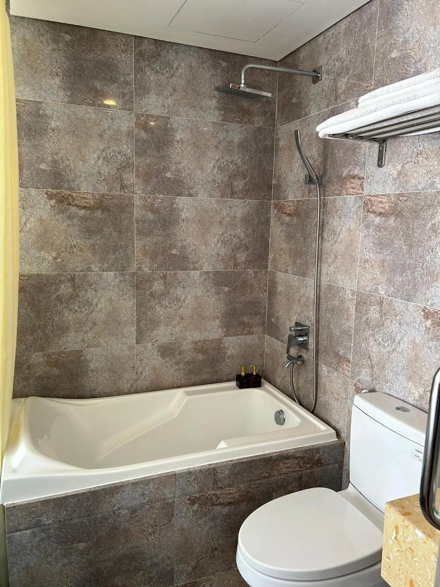 Shower in Grand Sunrise 3 Hotel & Spa Da Nang