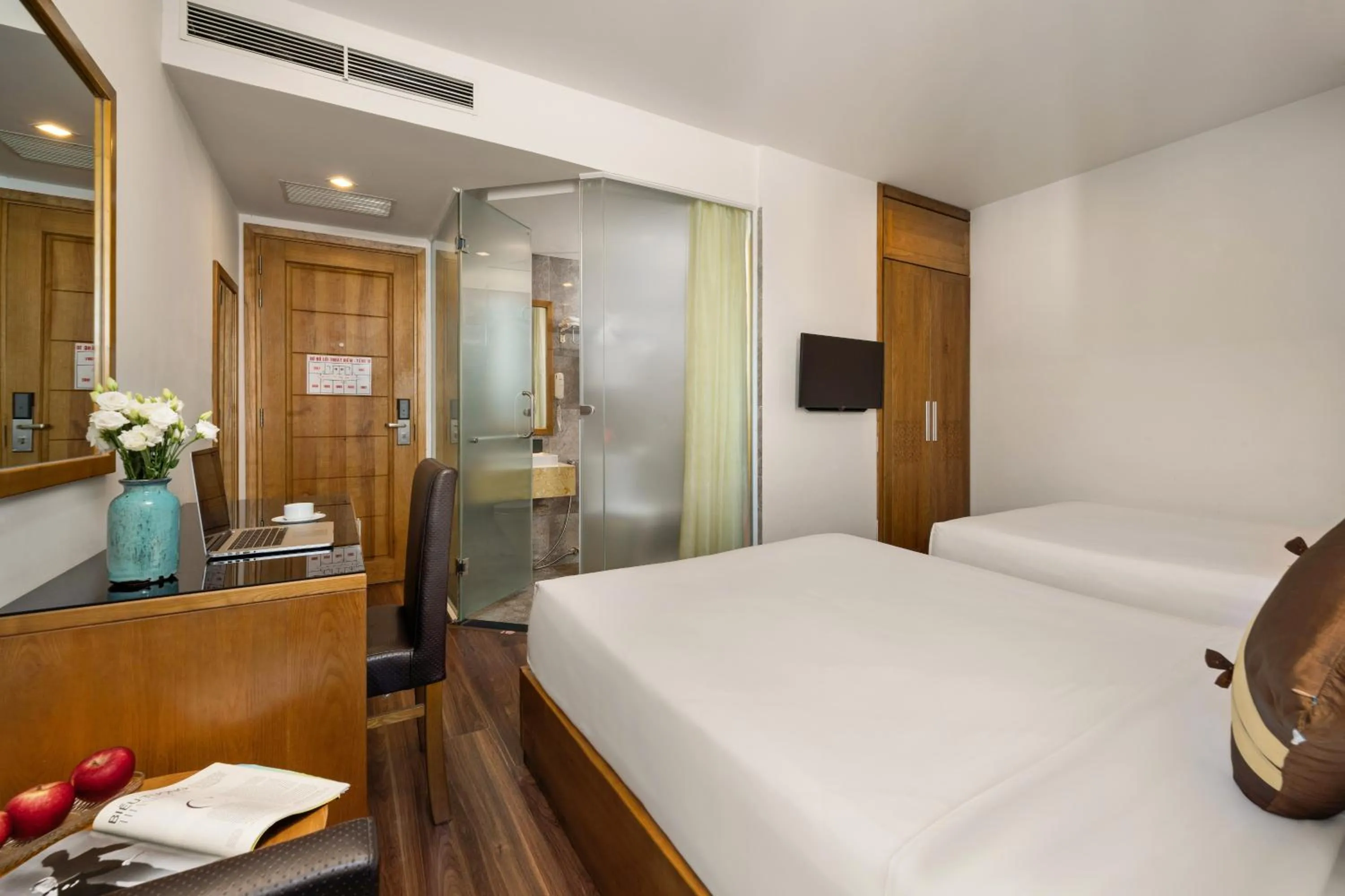Shower, Bed in Grand Sunrise 3 Hotel & Spa Da Nang