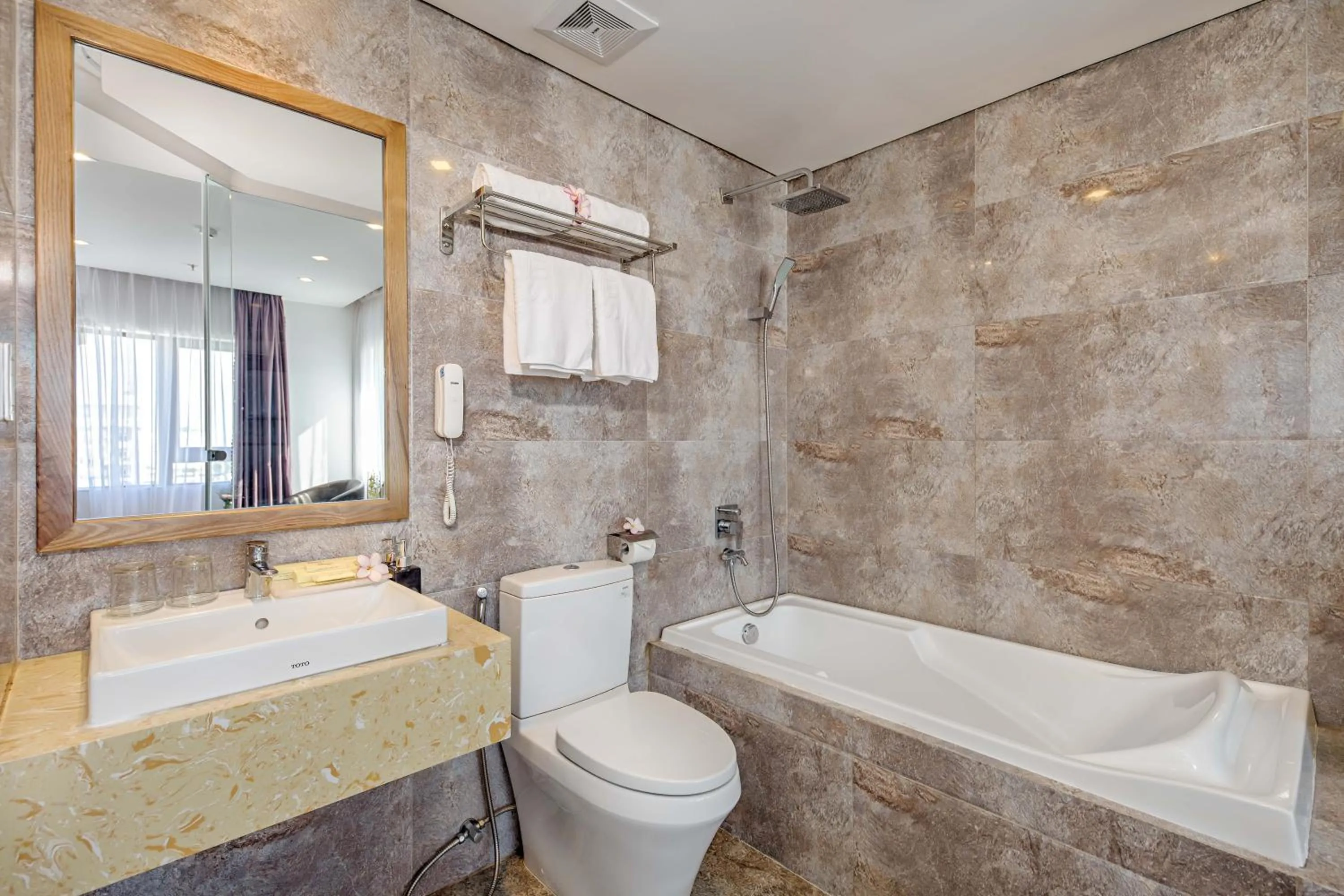 Bathroom in Grand Sunrise 3 Hotel & Spa Da Nang