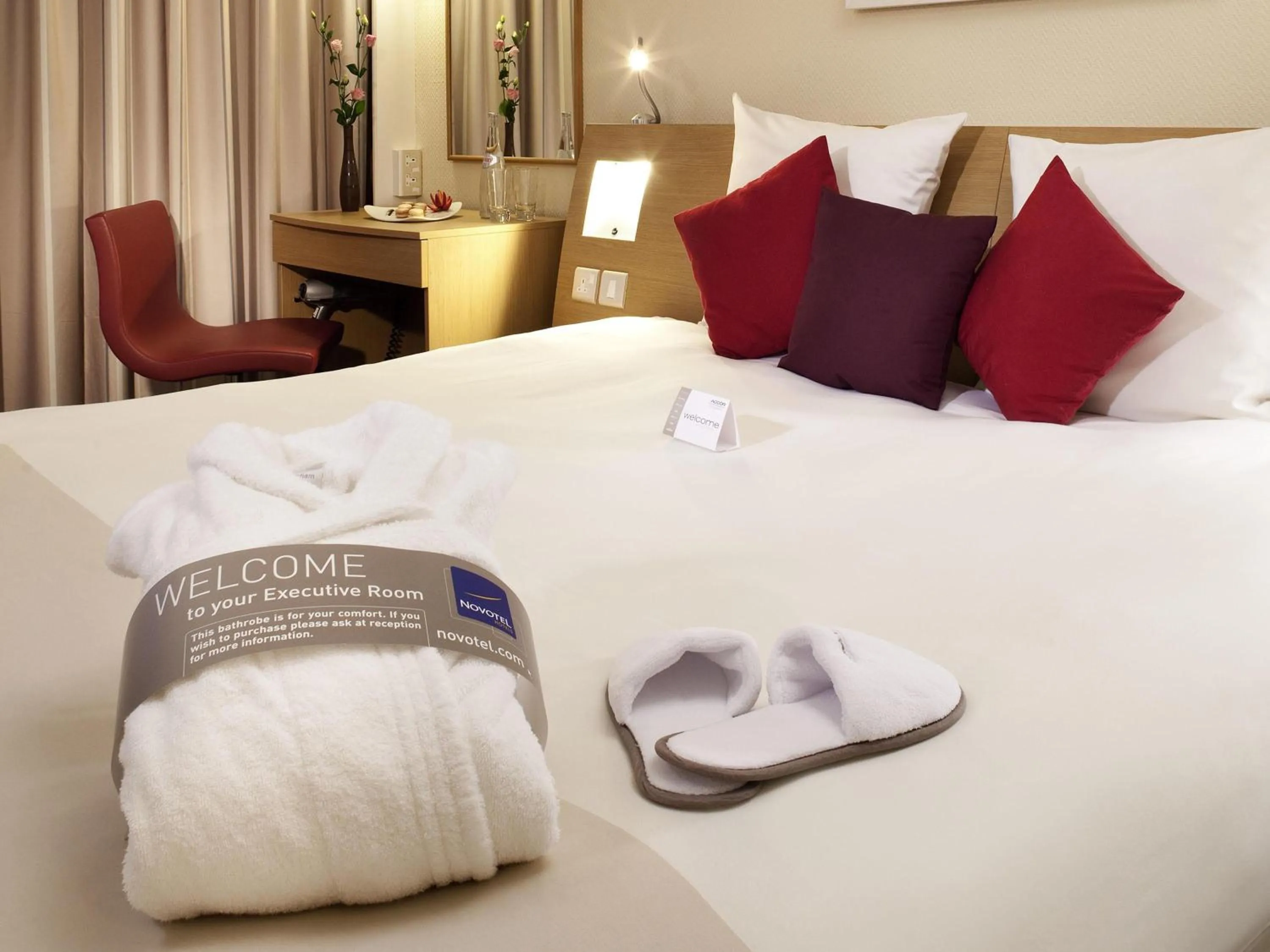 Bedroom, Bed in Novotel Sheffield Centre