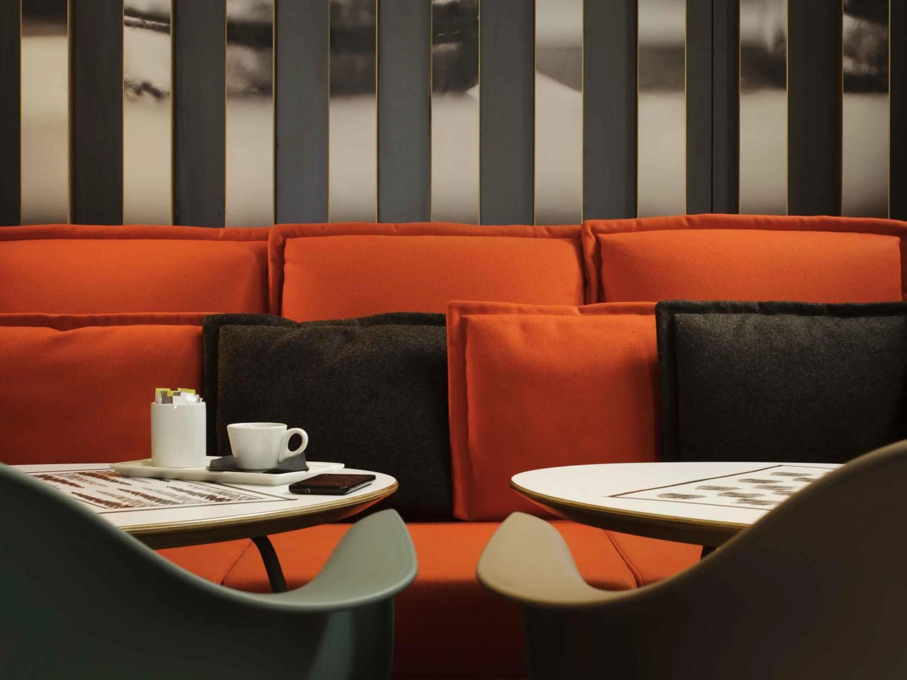 Lounge or bar in ibis London Excel-Docklands