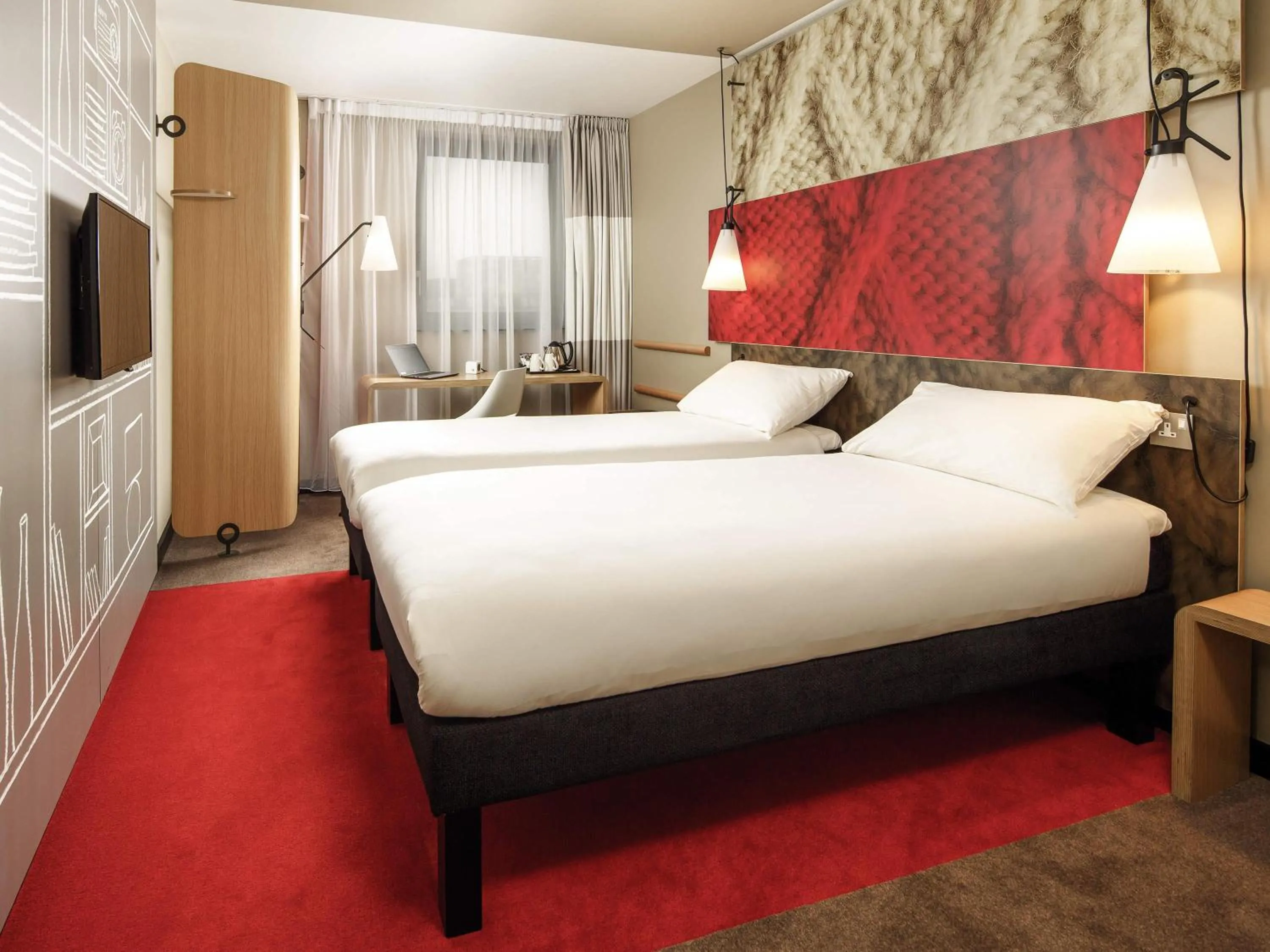 Bedroom, Bed in ibis London Excel-Docklands