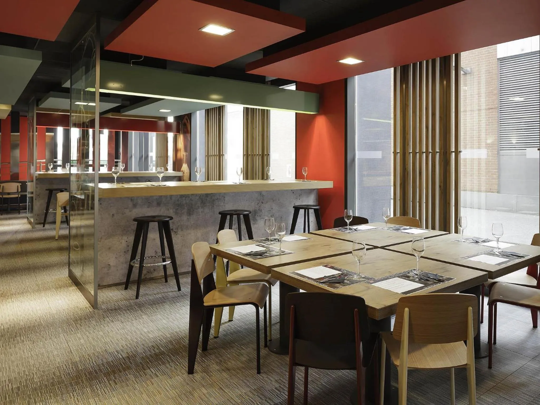 Restaurant/places to eat in ibis London Excel-Docklands