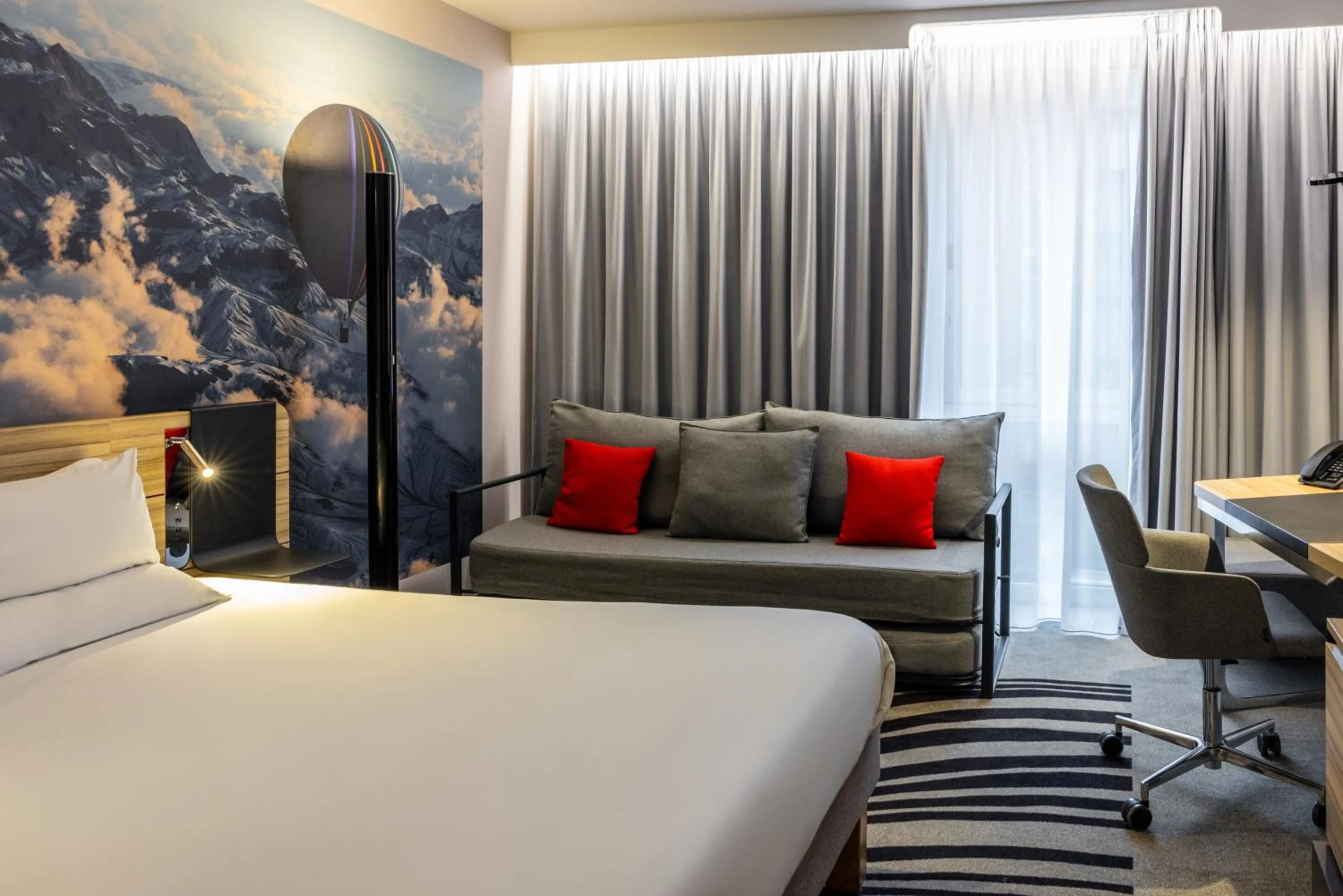 Bedroom, Bed in Novotel Leeds Centre