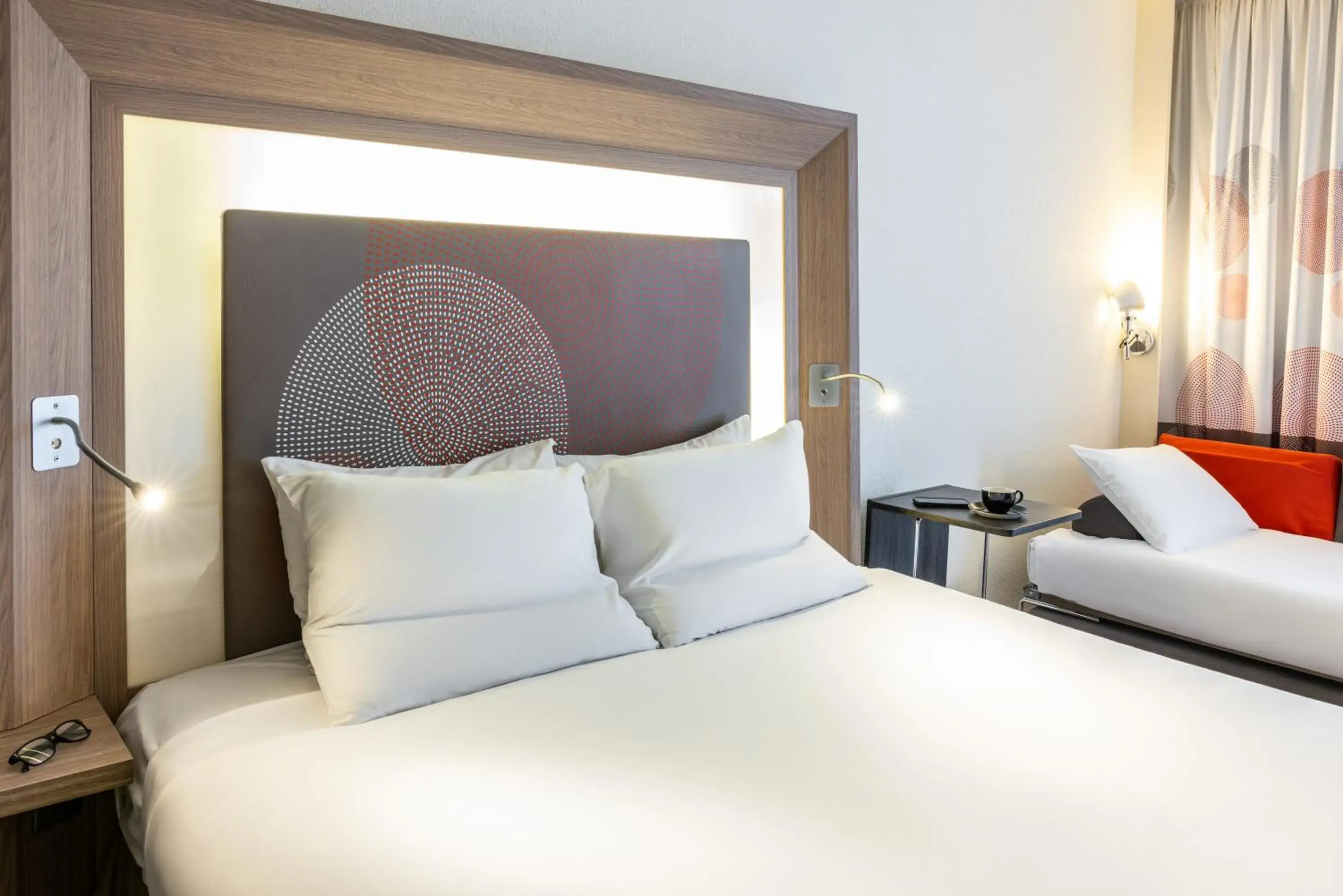 Superior Queen Room in Novotel Leeds Centre Superior Queen Room in Novotel Leeds Centre