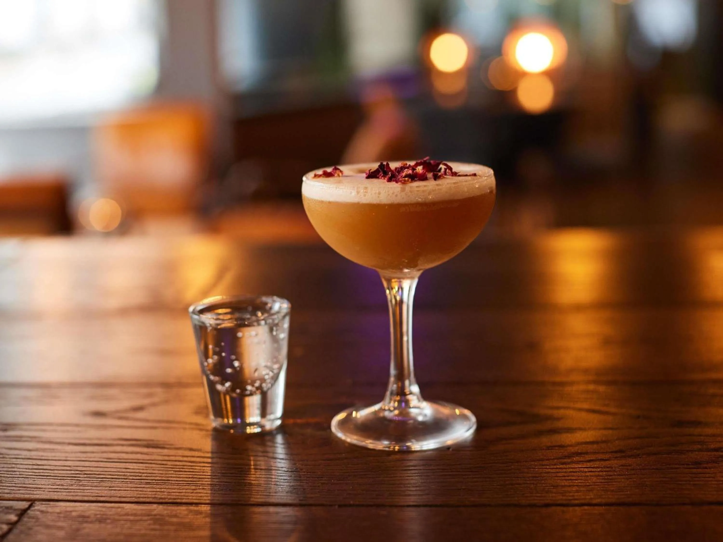 Lounge or bar in Novotel Leeds Centre