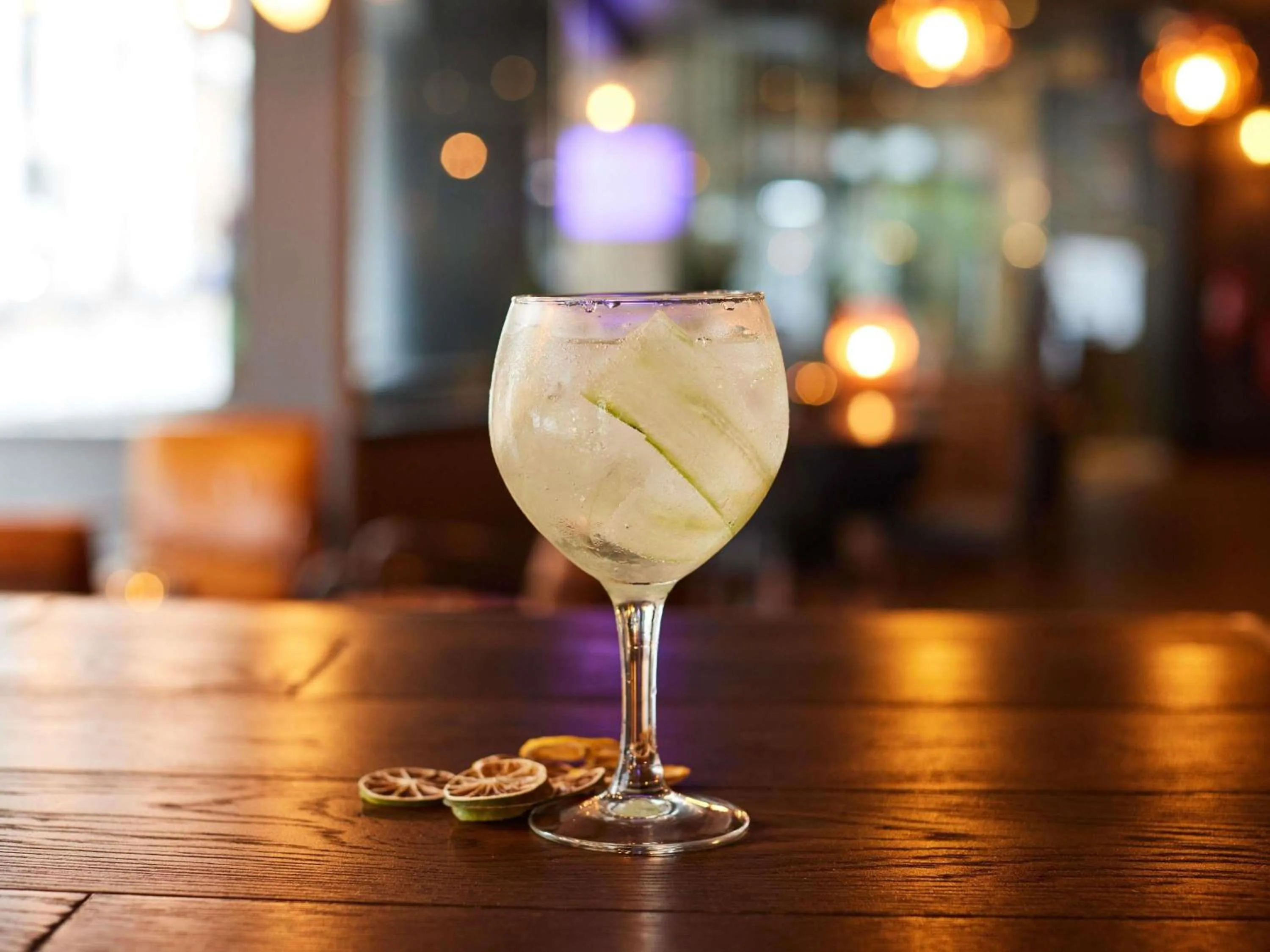 Lounge or bar in Novotel Leeds Centre