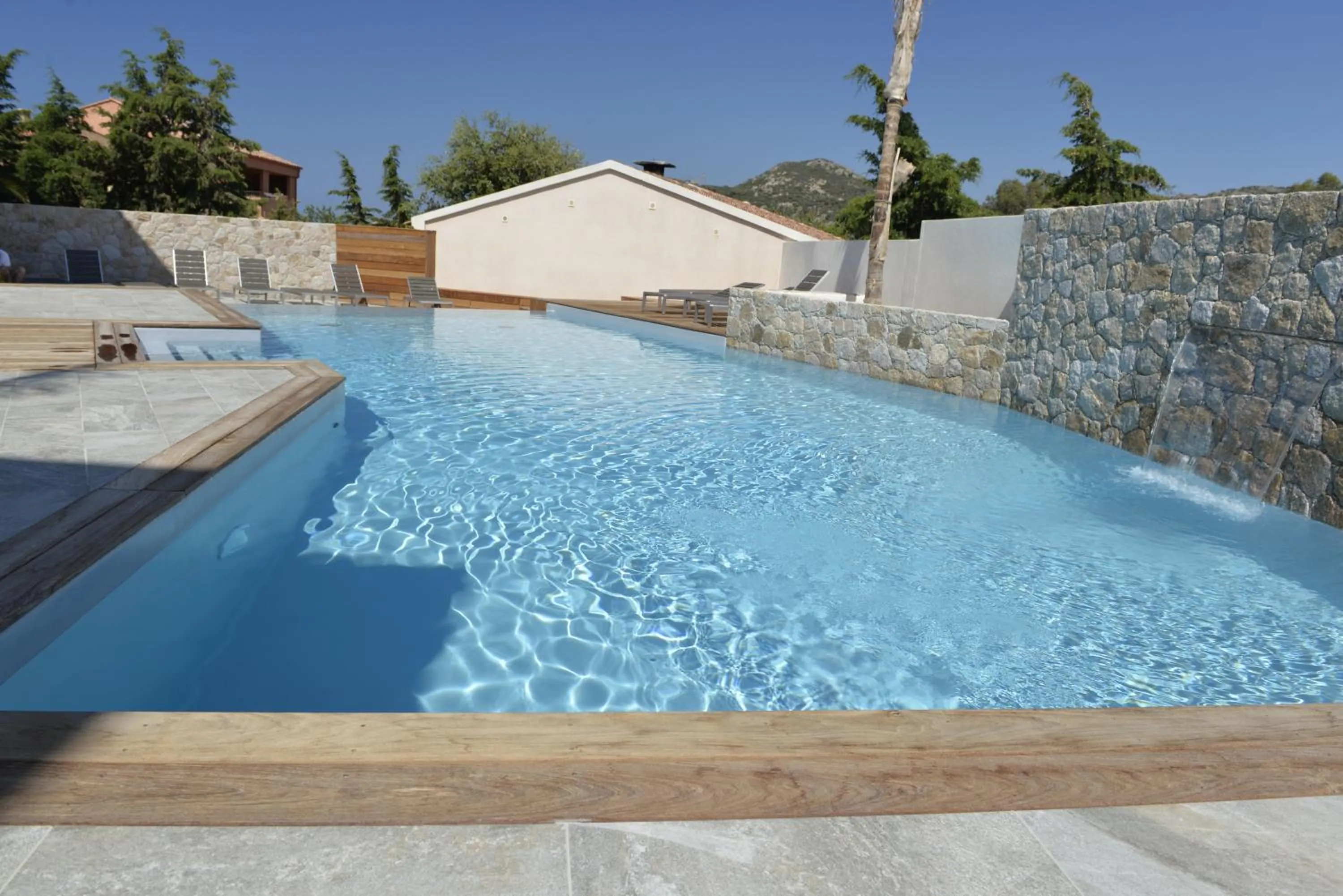 Pool view in Les Alizés Résidence & Spa