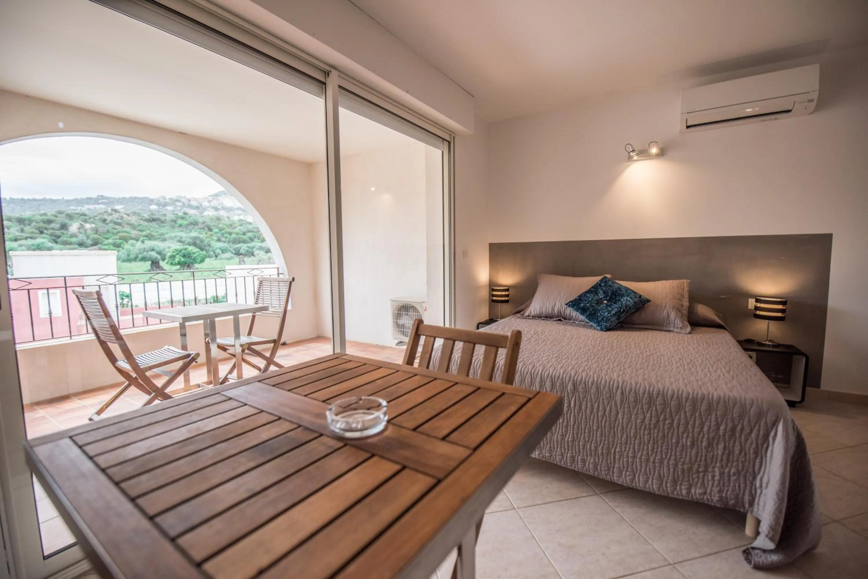 Photo of the whole room, Bed in Les Alizés Résidence & Spa