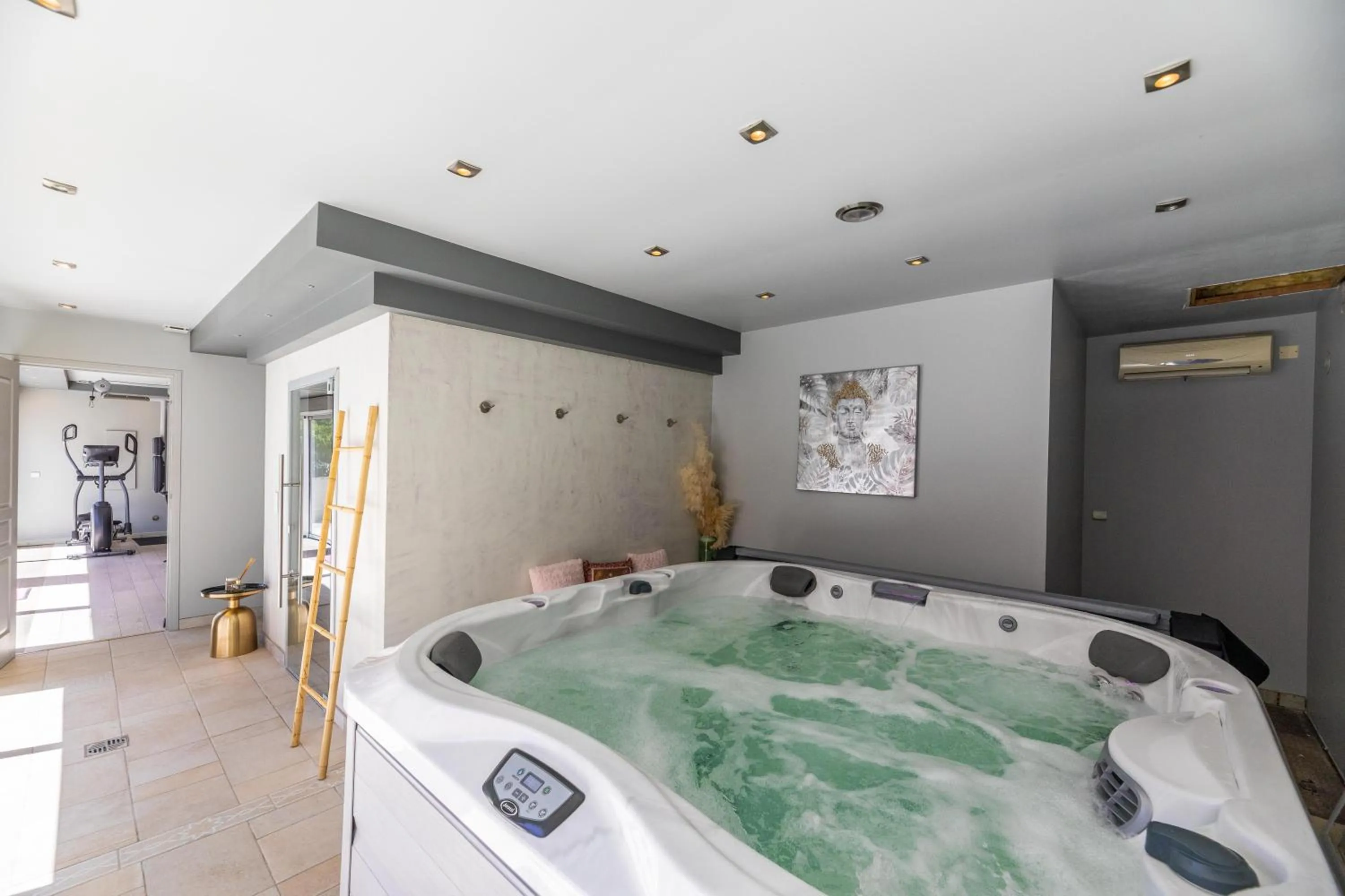 Hot Tub in Les Alizés Résidence & Spa