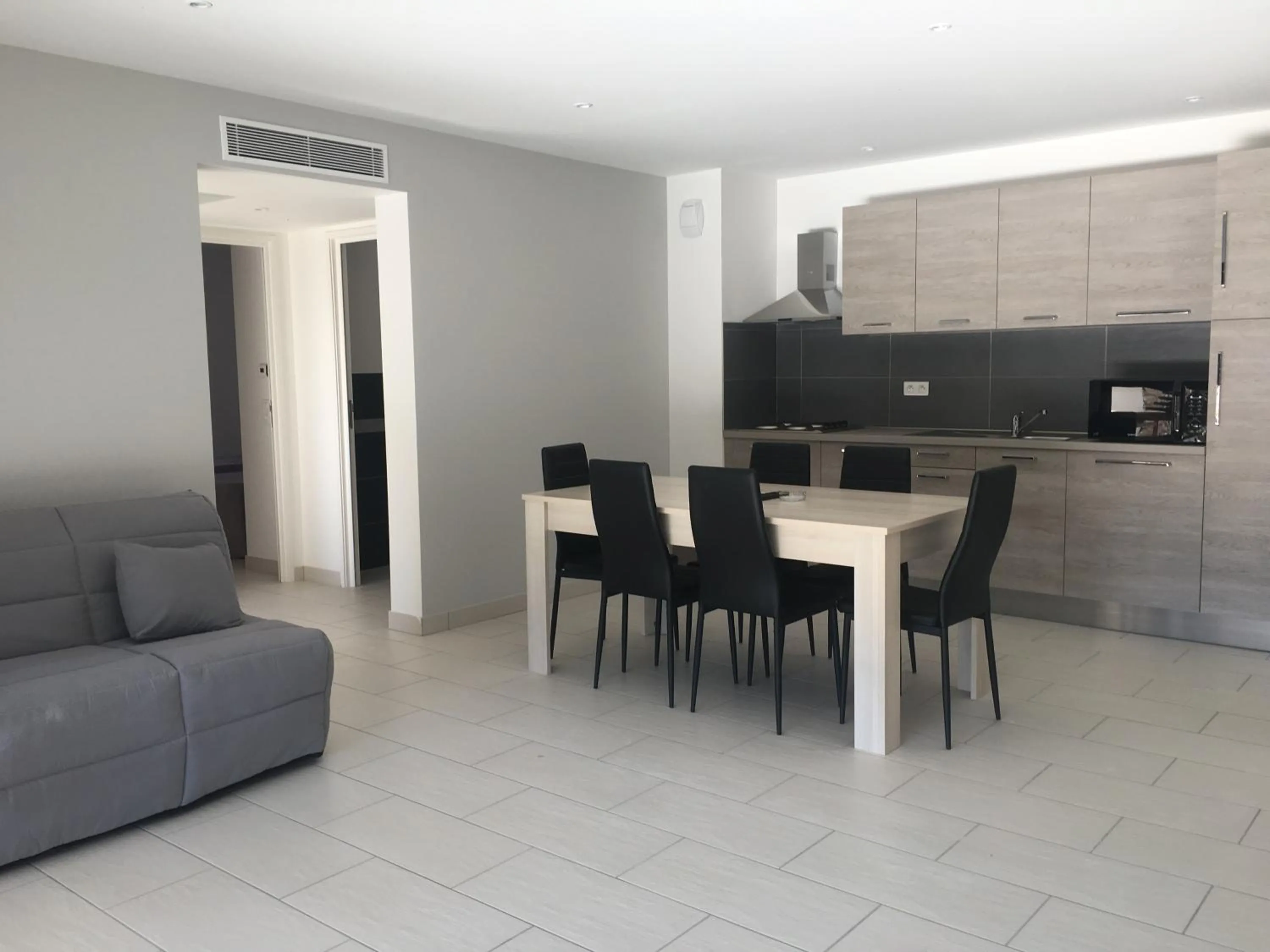 Kitchen or kitchenette in Les Alizés Résidence & Spa