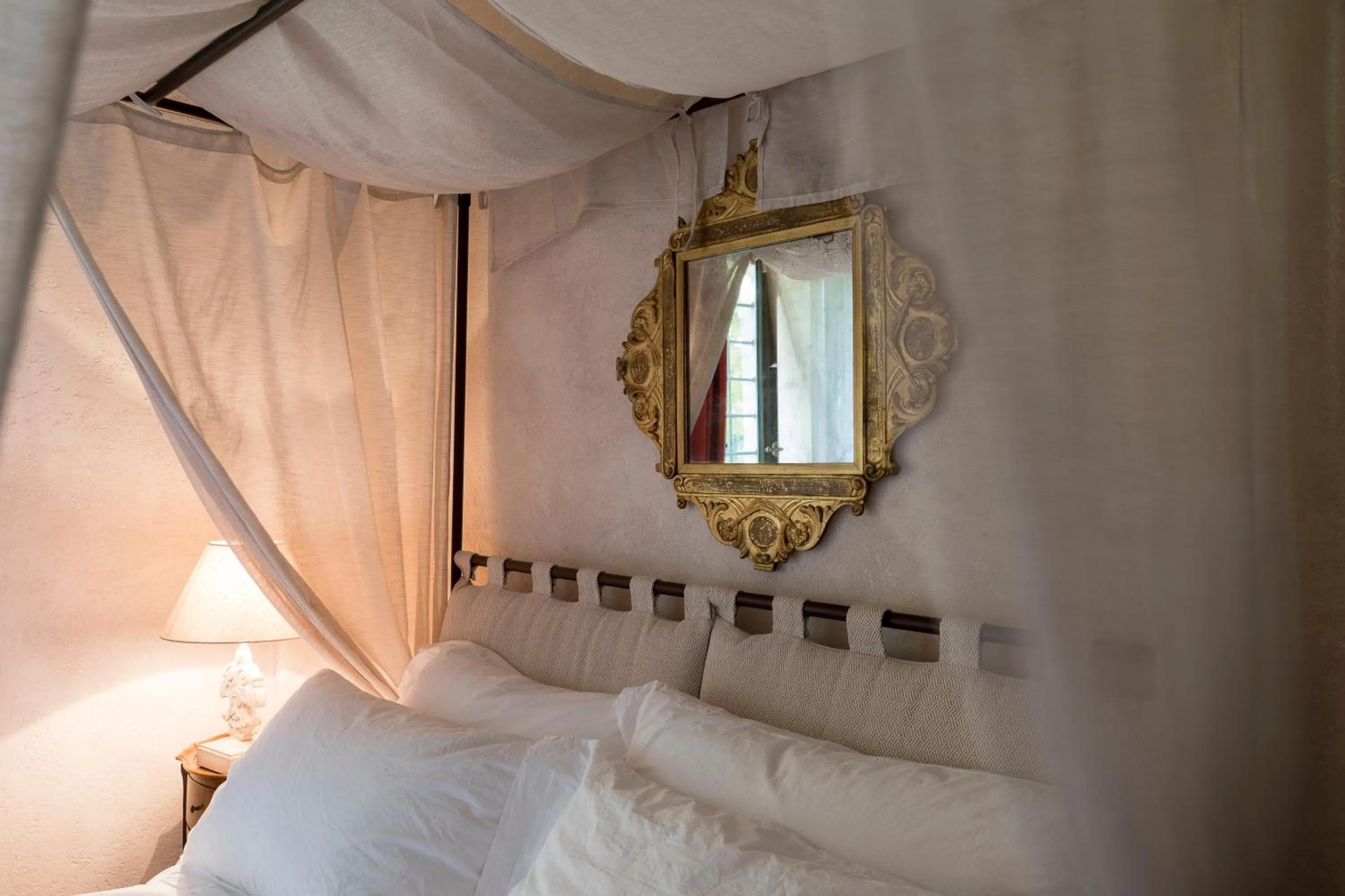 Decorative detail, Bed in La Barchessa di Villa Pisani