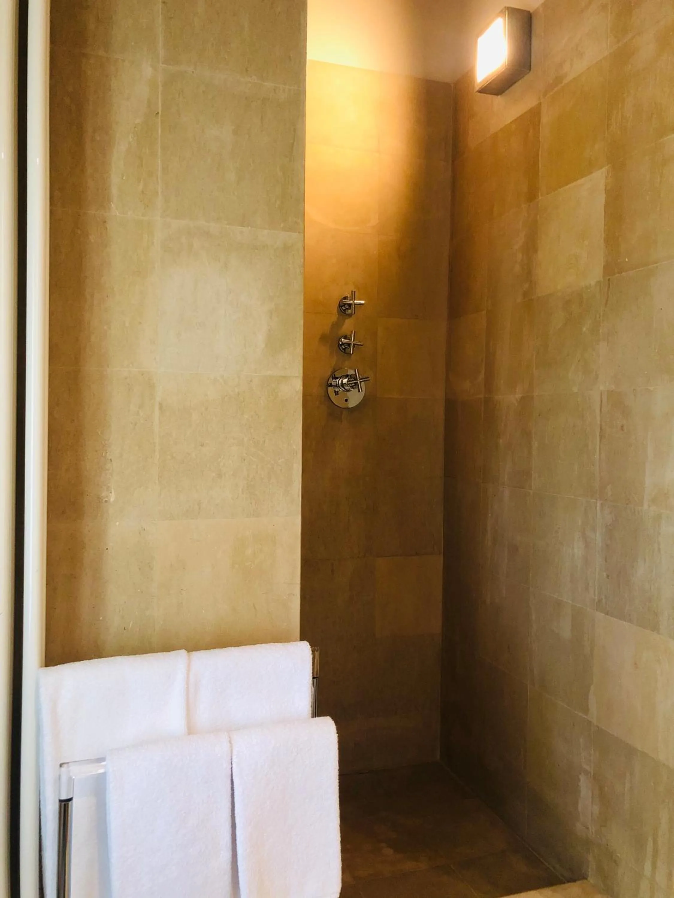 Shower in La Barchessa di Villa Pisani