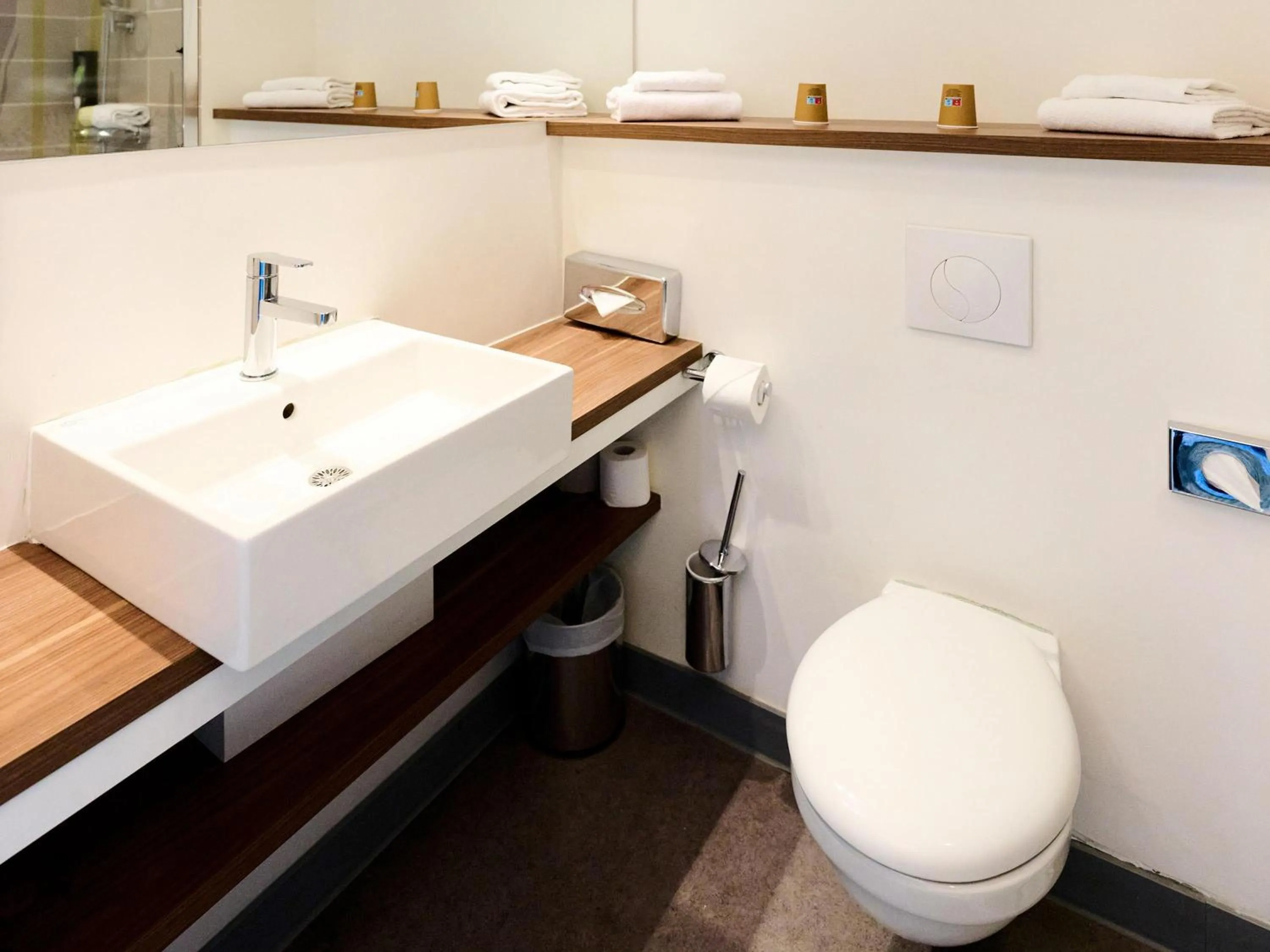 Bedroom in ibis Styles Bordeaux Begles Arena