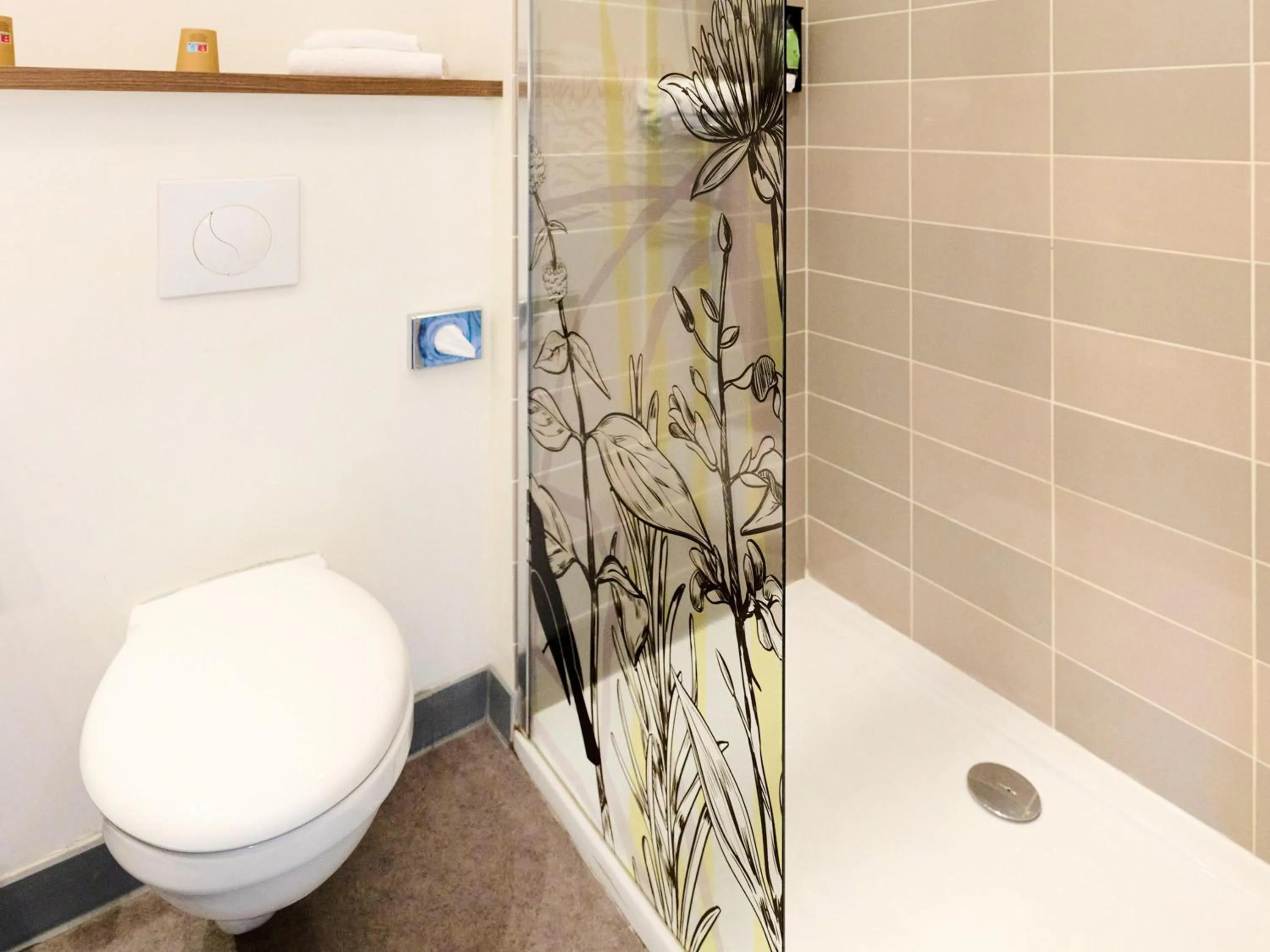 Bedroom in ibis Styles Bordeaux Begles Arena