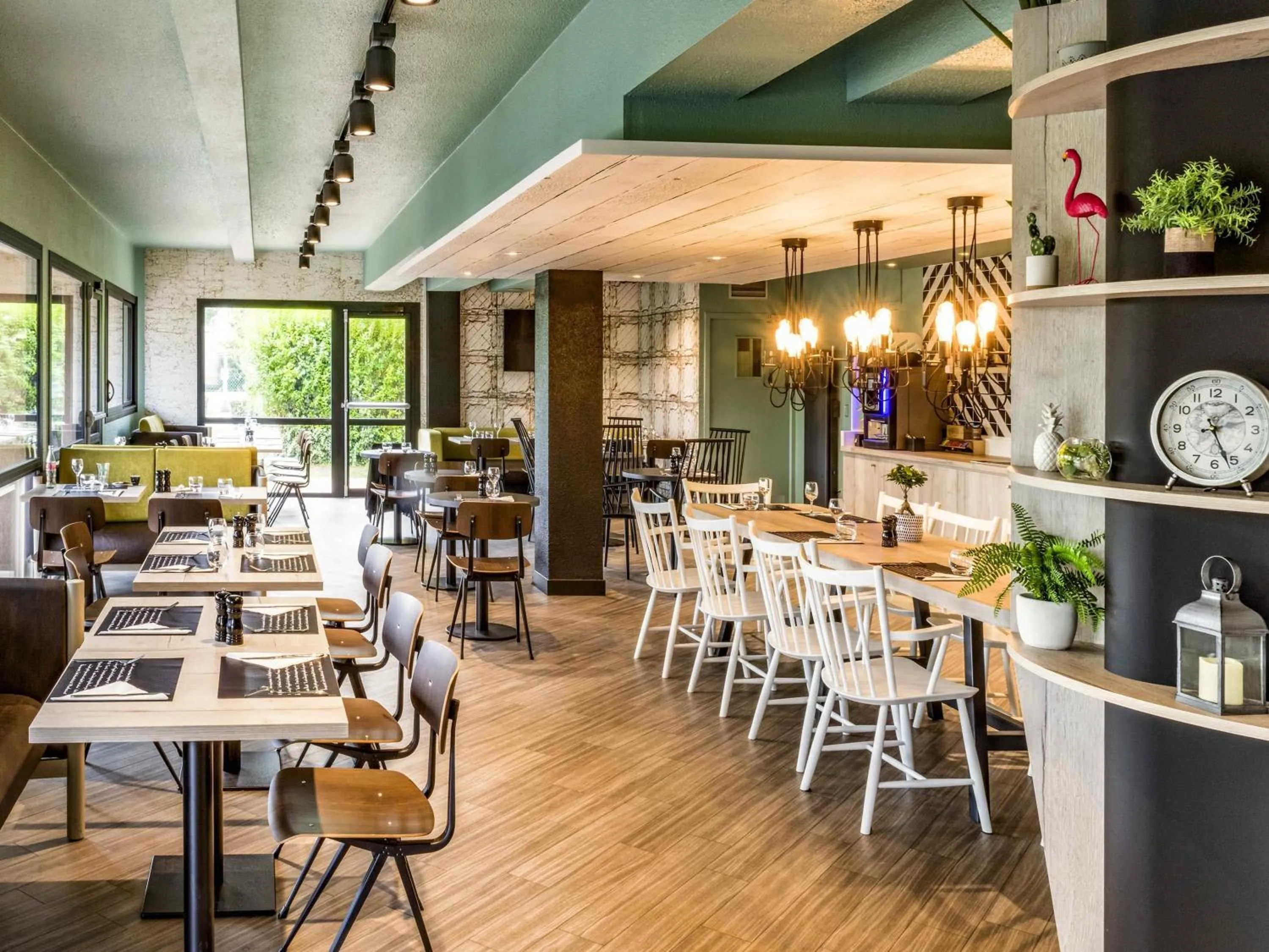 Restaurant/places to eat in ibis Creil Sur Oise