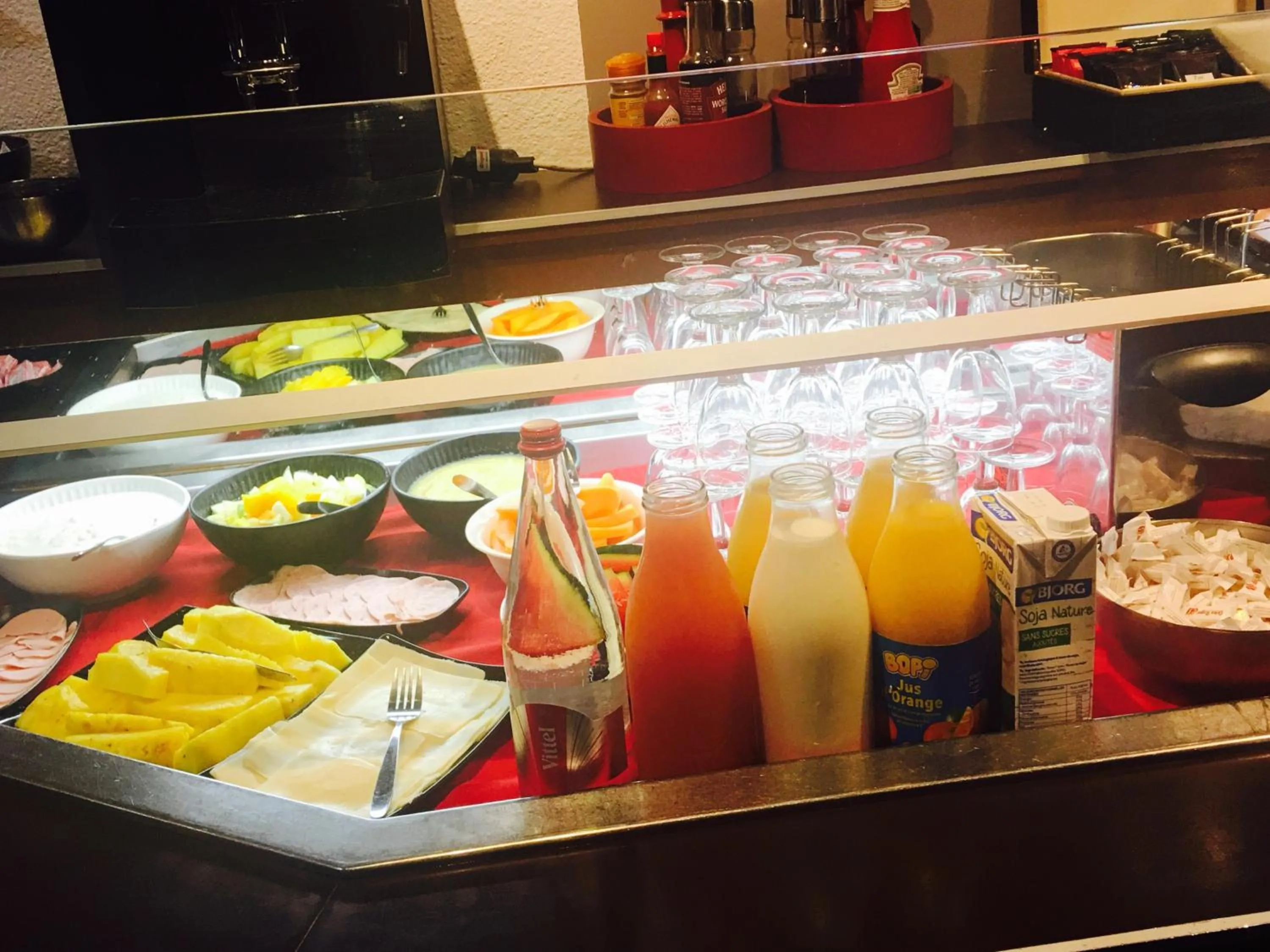 Buffet breakfast in Logis Hotel Lons-le-Saunier - Restaurant Le Grill