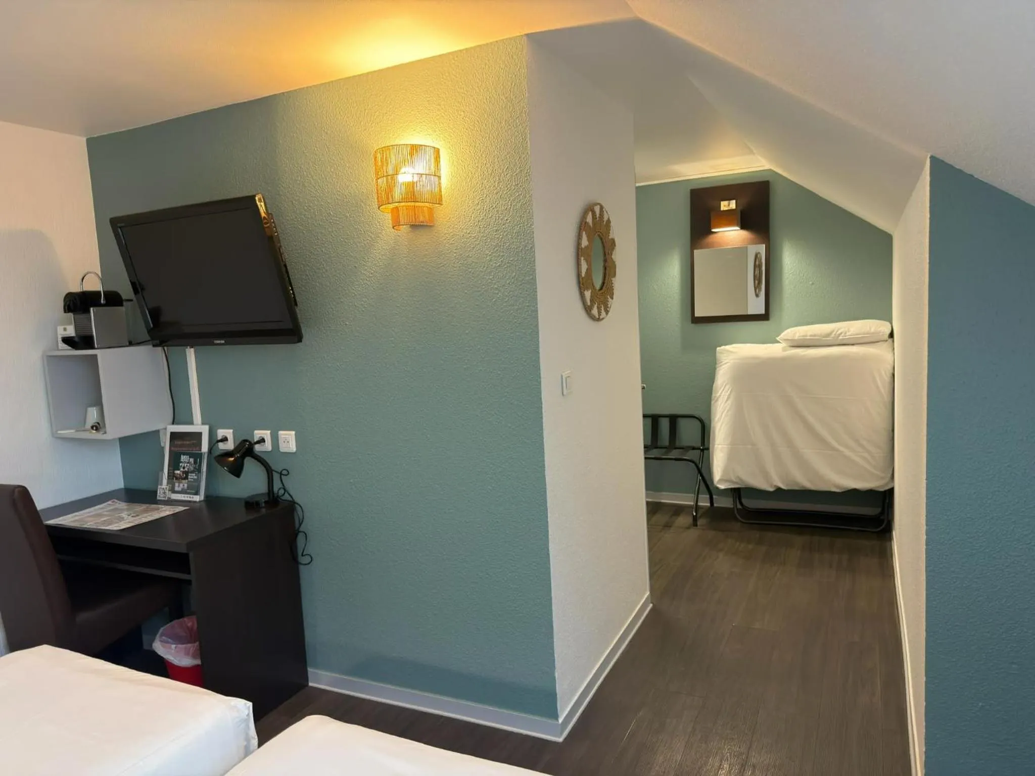 Photo of the whole room, Bed in Logis Hotel Lons-le-Saunier - Restaurant Le Grill