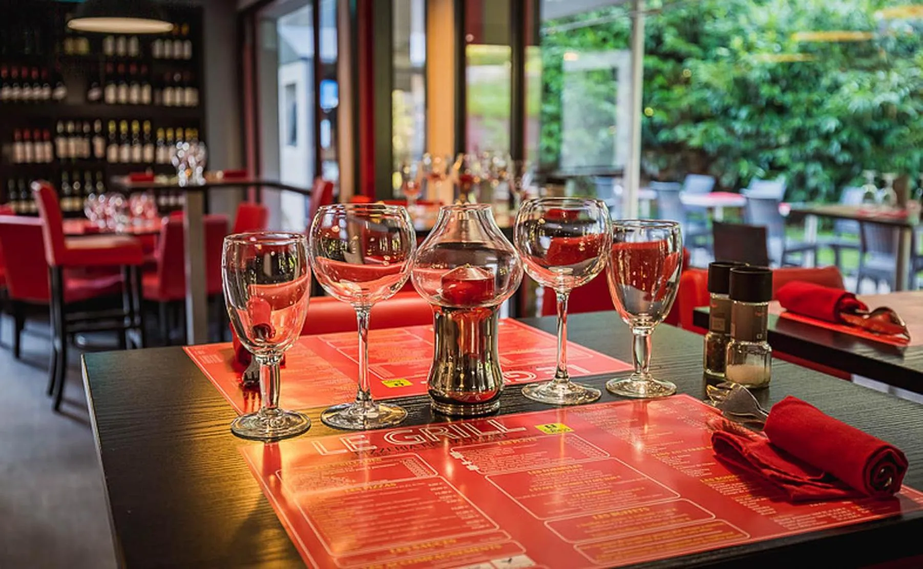 Restaurant/places to eat in Logis Hotel Lons-le-Saunier - Restaurant Le Grill