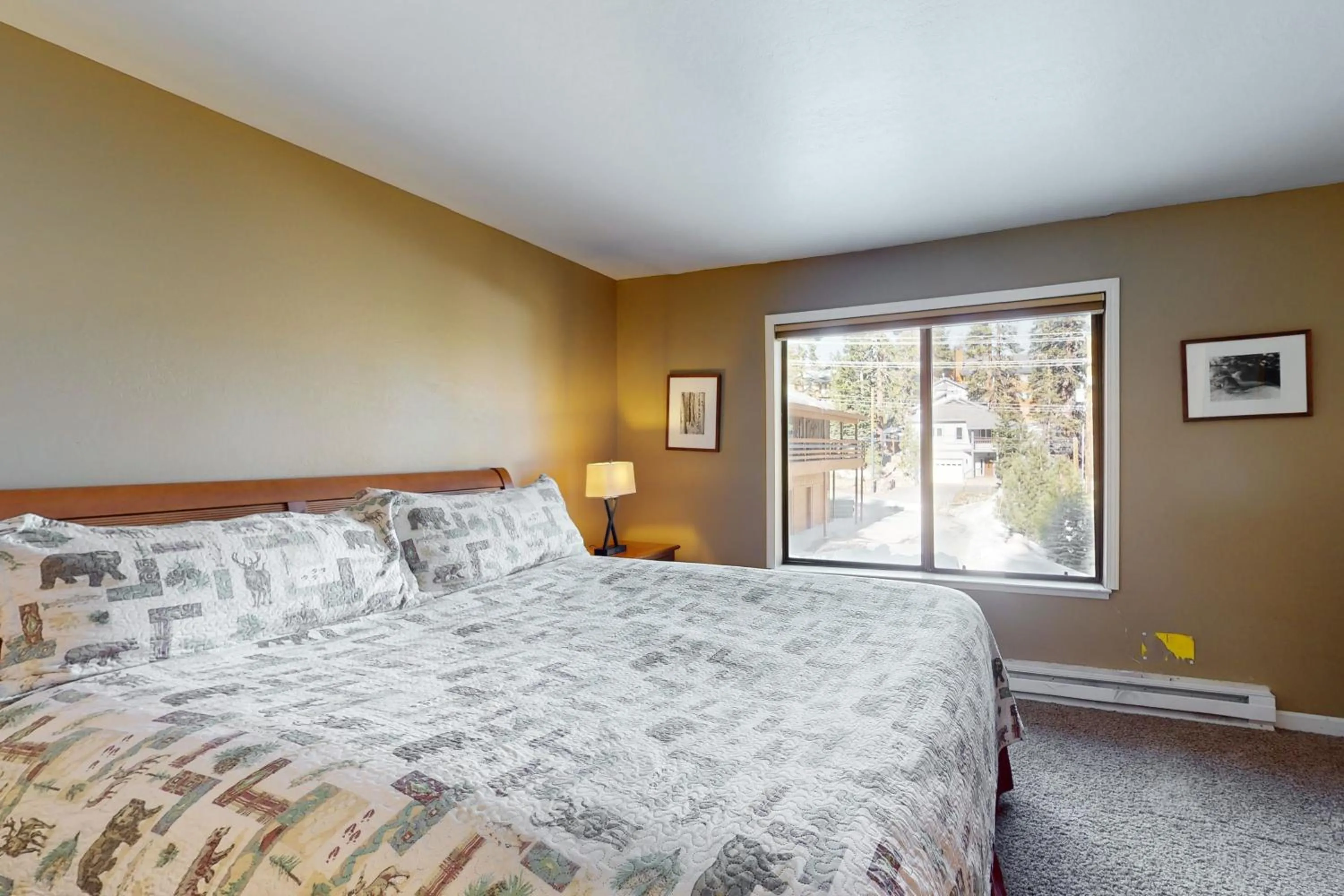 Bed in Discovery 4 162