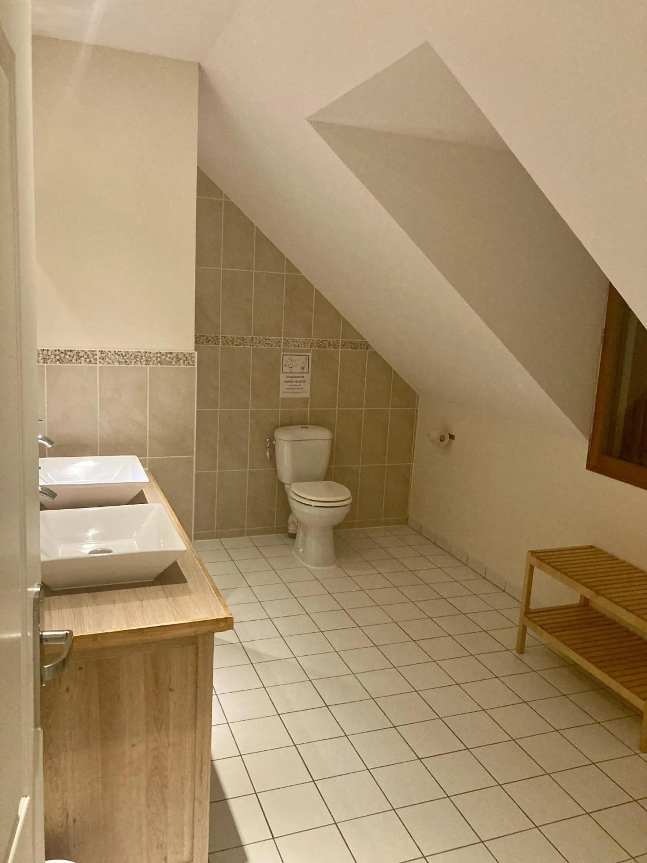 Bathroom in Beauval Chambre