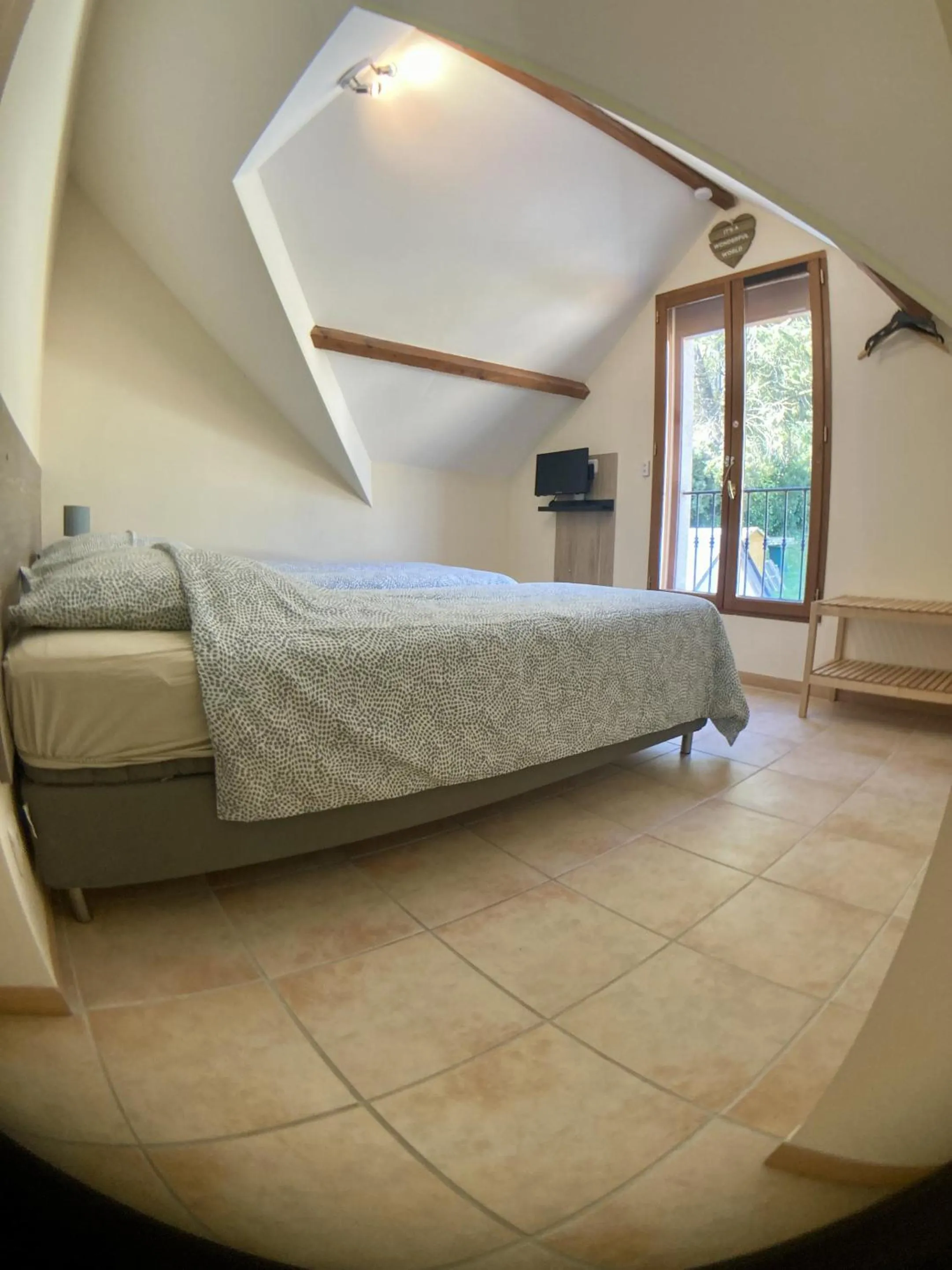 Bedroom, Bed in Beauval Chambre