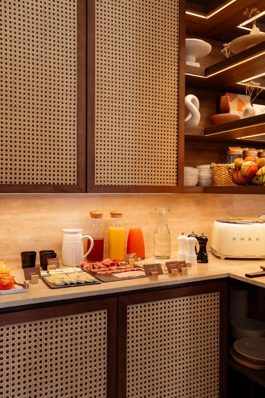 Breakfast in Hôtel BASSS