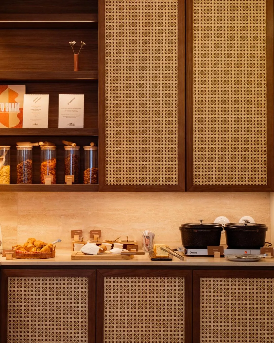 Breakfast in Hôtel BASSS