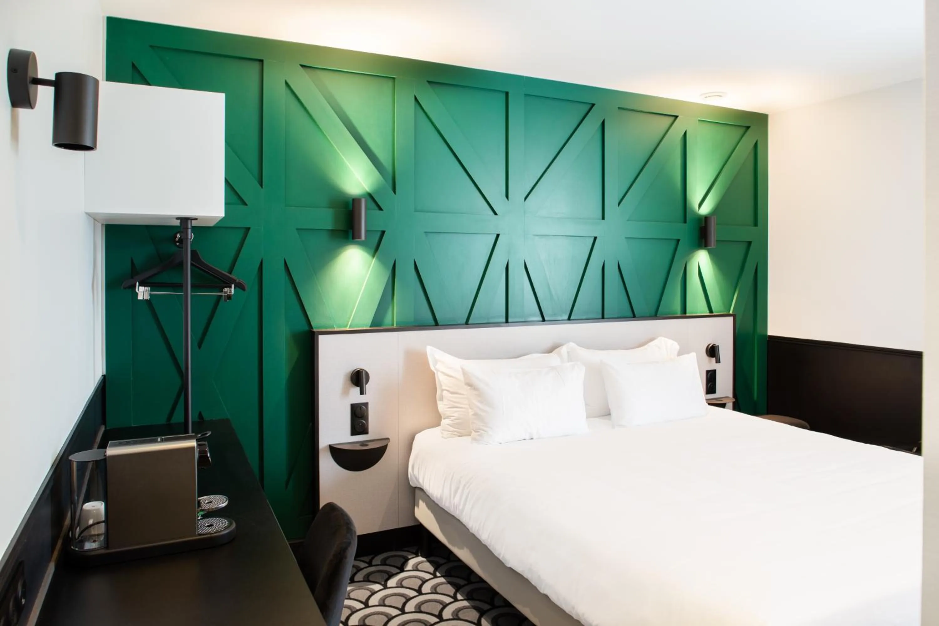 Photo of the whole room, Bed in Logis Hotel Darcy Dijon Centre